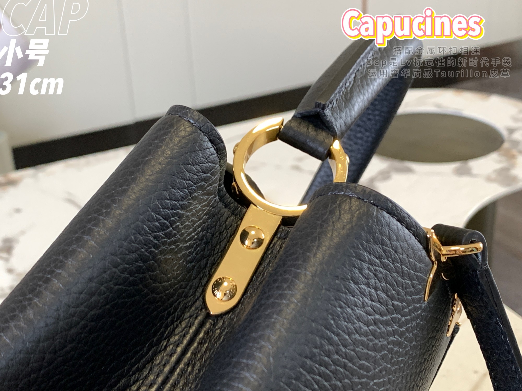 特级原厂皮M54663黑色金扣CapUCINES中号手袋本季讲述全新的Capucines故事精致的金属色