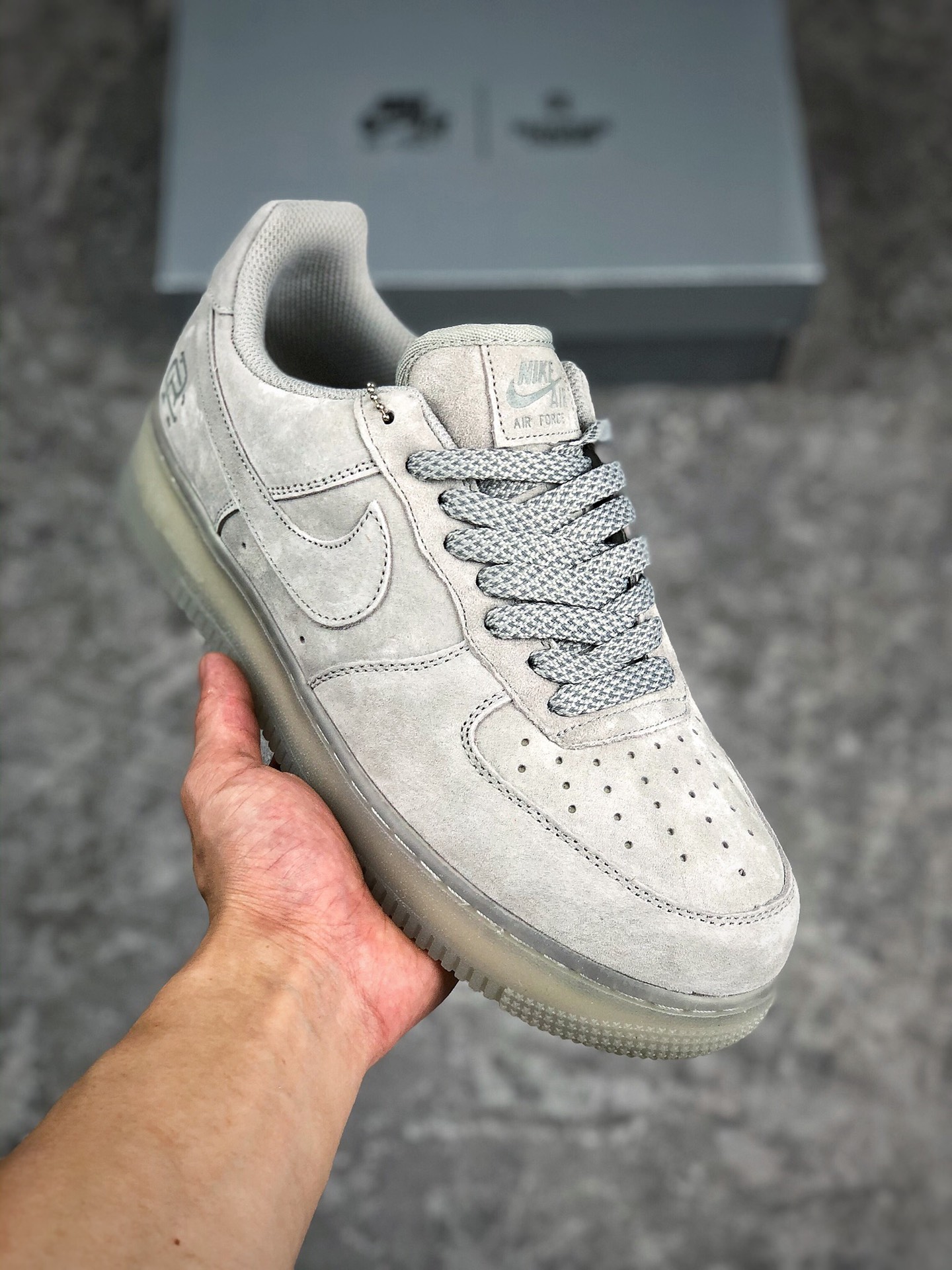  支持放店
Reigning Champ X NK Air Force1 卫冕冠军联名空军一号板鞋 酷灰  货号：AA1117-188真材实料麂皮打造 内置Solo气垫 后跟3M高频反光设计 尺码：36 36.5 37.5 38 38.5 39 40 40.5 41 42 42.5 43 44 44.5 45