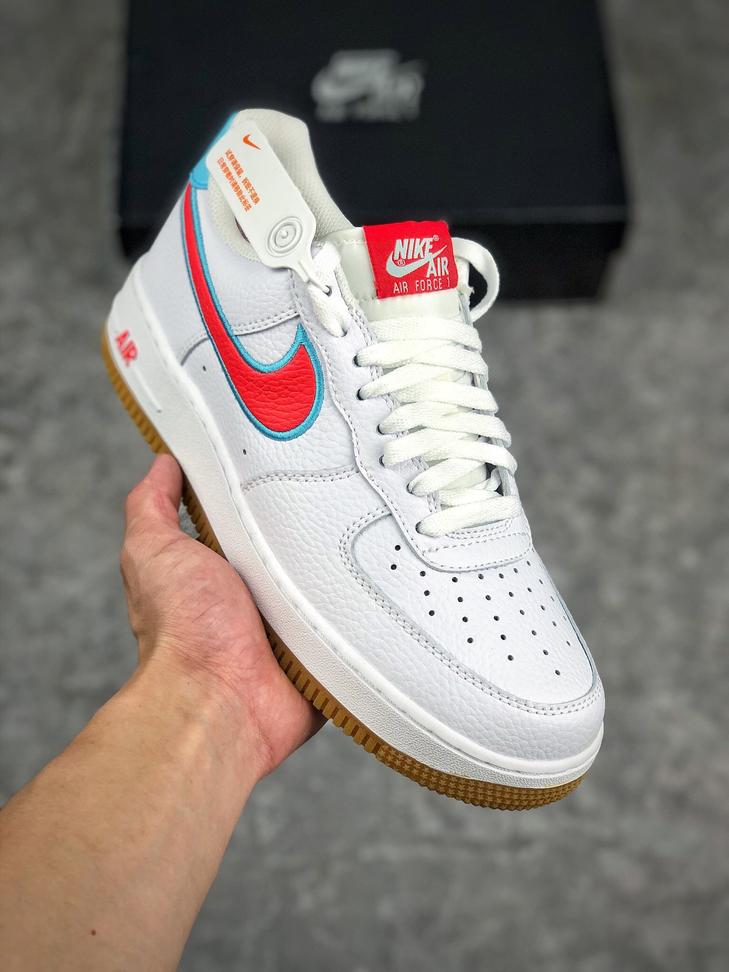 福利特价 开学季
 支持放店
独家实拍公司级Nike Air Force 1 Low “白蓝红” 空军一号低帮百搭休闲运动板鞋 柔软 弹性十足的缓震性能和出色的中底设计 横跨复古与现代的外型结合 造就出风靡全球三十多年的Force 1 直到今天还深受青睐 货号：DA4660-101
Size:  36 36.5 37.5 38 38.5 39 40 40.5 41 42 42.5 43 44 45