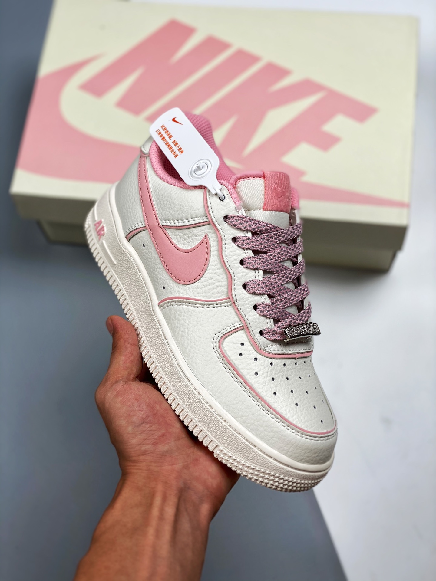 NK Air Force 1 07Low multicolor de San Valentín. Horma y cartón originales, estilo auténtico de Air Force, enfocado en …