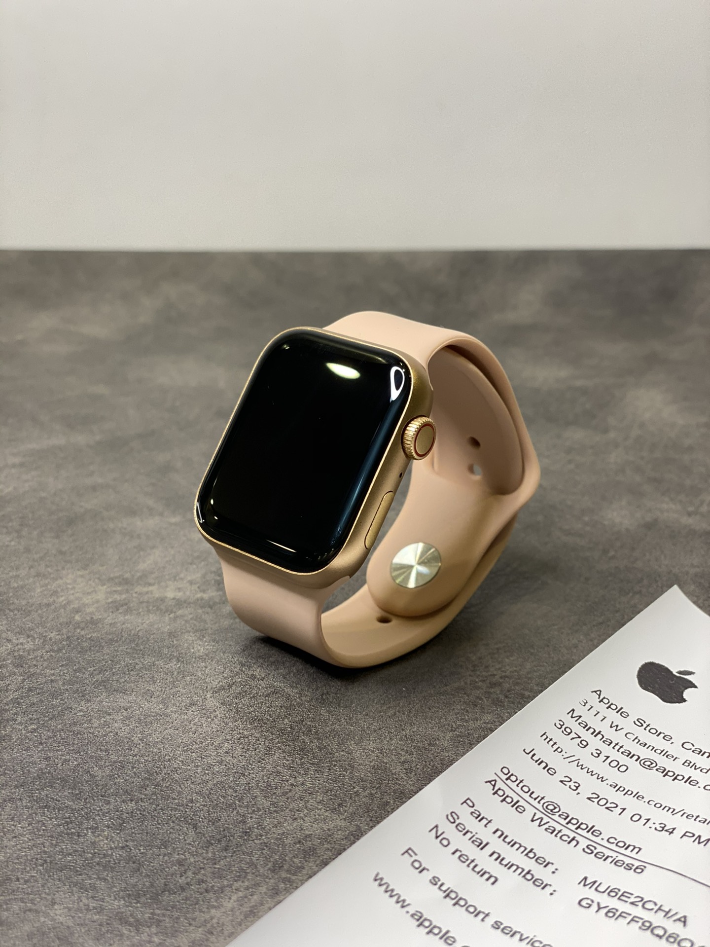 9月最新款‼️本地放💰200
ln毒版#苹果Apple Watch 6 智能手表
苹果6代智能手表 市面最新正确版本
全尺寸高清屏幕 黑边跟正品一样窄 真正原装
重金独家开模 铝合金机身 侧面双按键 同步正品
外包装跟正品一样尺寸 外观完全一比一
底部带防伪标 序列号可在苹果官网查保修‼️
带GPS定位功能 连接后可在手机上查找定位
电池升级+高阶低功耗芯片 待机时间可用一周
带无线充电功能 放上即可充电 省去充电插孔的繁杂
分屏UI系统 可以连接苹果或安卓手机操作!
多种运动 健康检测功能 心跳 心率 血压 呼吸等10余种健康管理功能,可连接手机APP上操作使用
正品有的功能基本都有 能够满足日常需求
上手可慢慢研究 绝对物超所值‼️
退换条件:机身不磨损屏幕膜不撕可退换 保修三个月