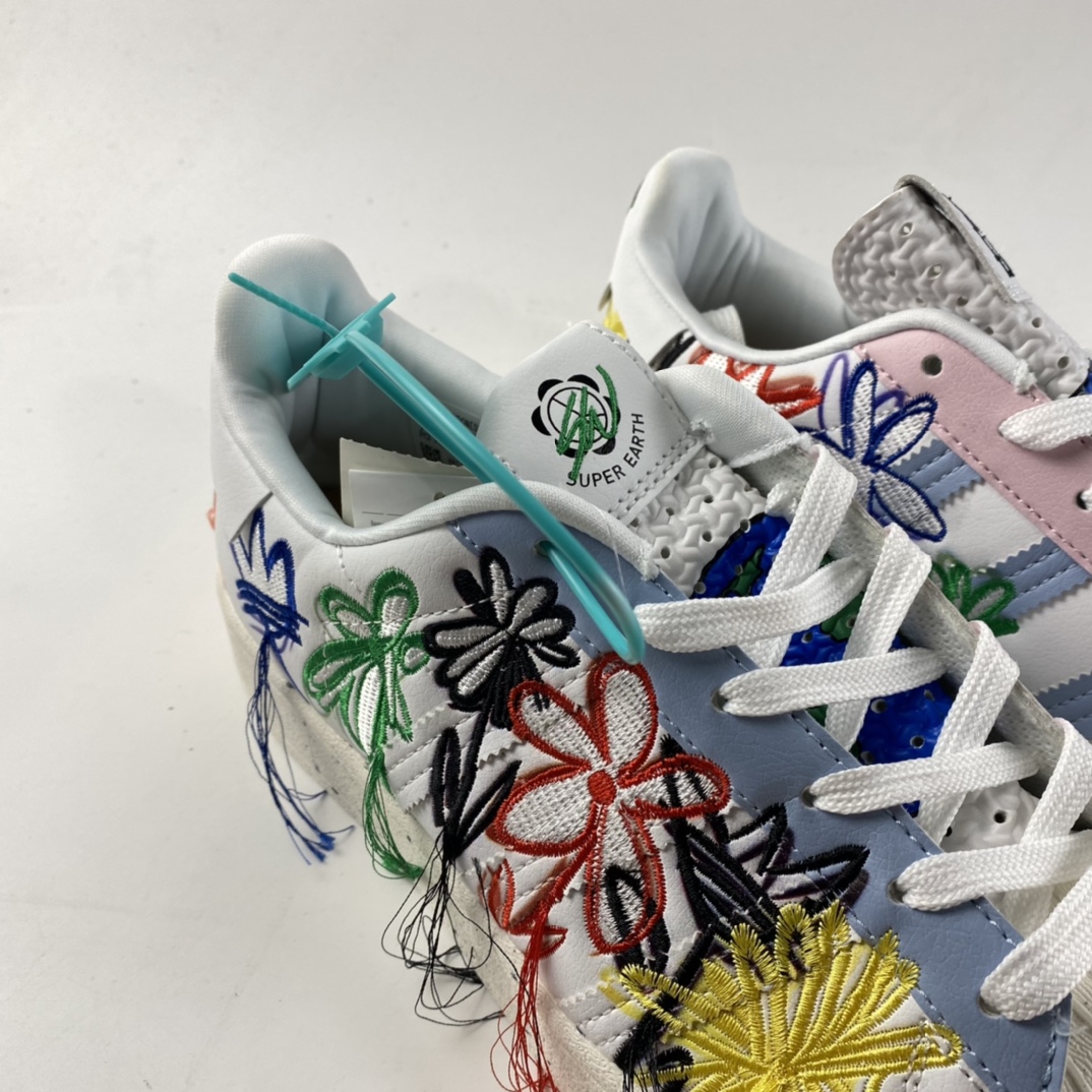 P220 【宋妍霏同款】Sean Weatherspoon x adidas Originals Superstar “Super Earth” 白彩线 板鞋 FZ4724