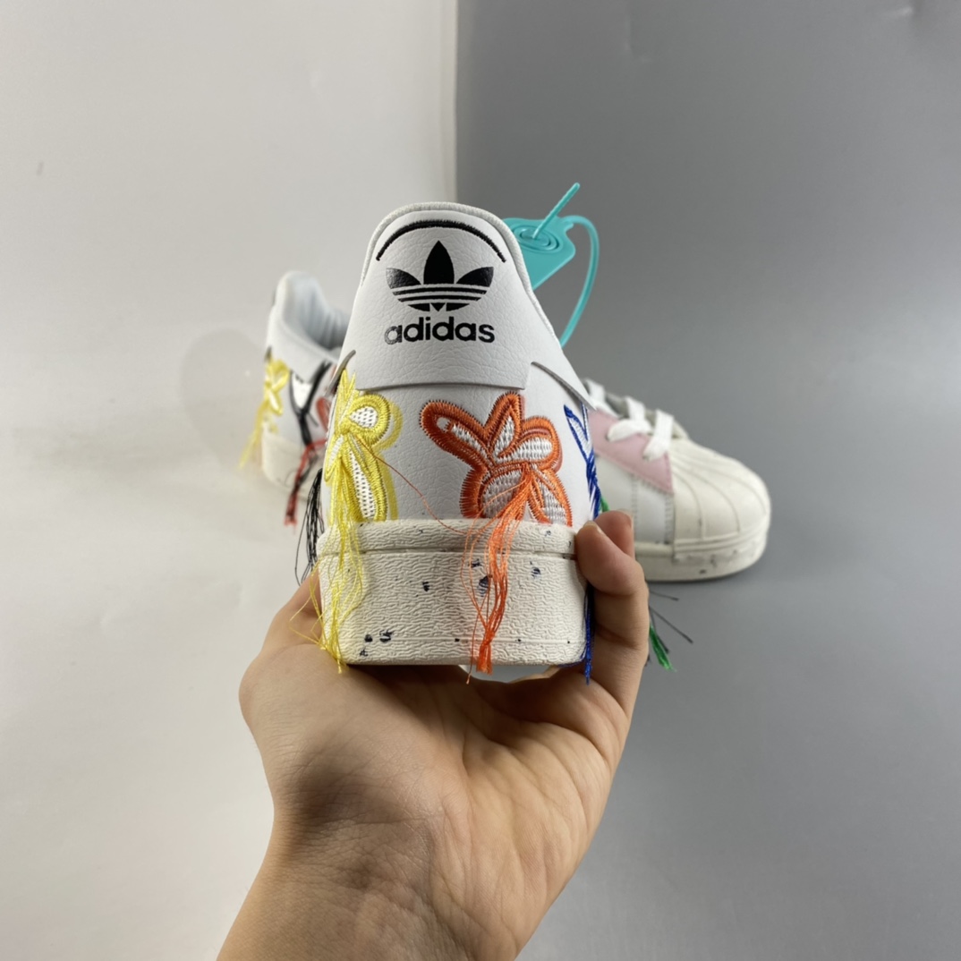 P220 【宋妍霏同款】Sean Weatherspoon x adidas Originals Superstar “Super Earth” 白彩线 板鞋 FZ4724