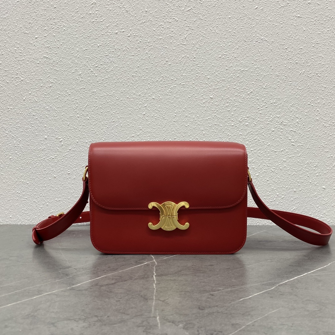 NO:197281,Genuine grade Triomphe_New classic Pure steel hardware new upgrade - not easy to fade or rust - more durable than alloy - Definition of new concept of Arc de Triomphe Add elements of Paris Retro style Noble temperament Recognized by the fashion field The love of many celebrities The classic is reinnovated Reinvented the classic bag buckle design again Very in line with the cutting edge of fashion The outer skin is pure sheepskin inside. Super eye-catching red Size 22-16-8 Model number 187368 Dahong, Celine, Celine, celine, cowhide, sheepskin19860909正品级 Triomphe_新经典 纯钢五金新升级-不易掉色、生锈-相比合金更耐久- 凯旋门新理念的定义 添加巴黎的元素 复古风调 高贵的气质 被时尚领域再度认知 超多明星的热爱款 经典再创新 再次重塑经典包扣精致设计 很符合时尚前沿 外牛皮内里纯羊皮.超吸睛的红色 尺寸尺寸22-16-8 款号187368 大红,赛琳celine,celine,celine,cowhide,sheepskin,Bag