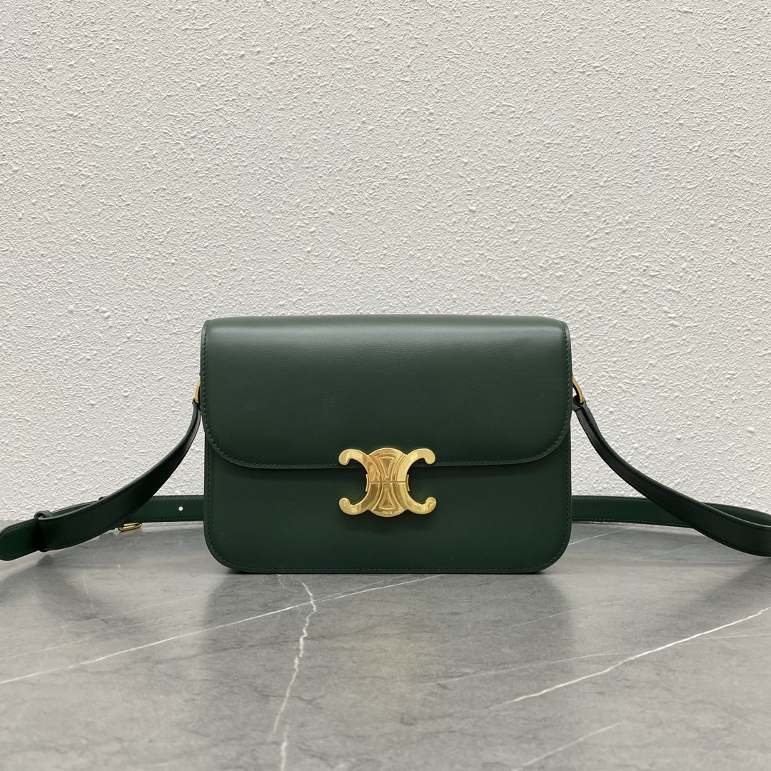 NO:197279,Genuine grade Triomphe_New classic Pure steel hardware new upgrade - not easy to fade or rust - more durable than alloy - Definition of new concept of Arc de Triomphe Add elements of Paris Retro style Noble temperament Recognized by the fashion field Many celebrities' love models Classic innovation Re-create classic and exquisite design of classic buckles Very in line with the cutting-edge fashion, with pure sheepskin on the outside and inside. Very high-end dark green with its own nobleness Size 22-16-8 Model number 187368 Dark green, Celine, celine, celine, cowhide, sheepskin19860909正品级 Triomphe_新经典 纯钢五金新升级-不易掉色、生锈-相比合金更耐久- 凯旋门新理念的定义 添加巴黎的元素 复古风调 高贵的气质 被时尚领域再度认知 超多明星的热爱款 经典再创新 再次重塑经典包扣精致设计 很符合时尚前沿 外牛皮内里纯羊皮.十分高级的墨绿色,自带贵气 尺寸尺寸22-16-8 款号187368 墨绿,赛琳celine,celine,celine,cowhide,sheepskin,Bag