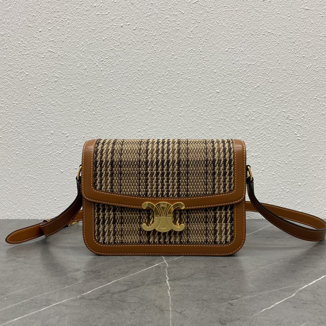 NO:197283,Genuine grade Triomphe_New classic Pure steel hardware new upgrade - not easy to fade or rust - more durable than alloy - Definition of new concept of Arc de Triomphe Add elements of Paris Retro style Noble temperament Recognized by the fashion field The love of many celebrities The classic is reinnovated Reinvented Reinvented classic buckle exquisite design Very in line with the cutting edge of fashion The outer fabric and the inner pure sheepskin Size 22-16-6 Model number 187368 Houndstooth, Celine, Celine, Celine, Sheepskin19860909正品级 Triomphe_新经典 纯钢五金新升级-不易掉色、生锈-相比合金更耐久- 凯旋门新理念的定义 添加巴黎的元素 复古风调 高贵的气质 被时尚领域再度认知 超多明星的热爱款 经典再创新 再次重塑经典包扣精致设计 很符合时尚前沿 外织物内里纯羊皮 尺寸22-16-6 款号187368 千鸟格,赛琳celine,celine,celine,sheepskin,Bag