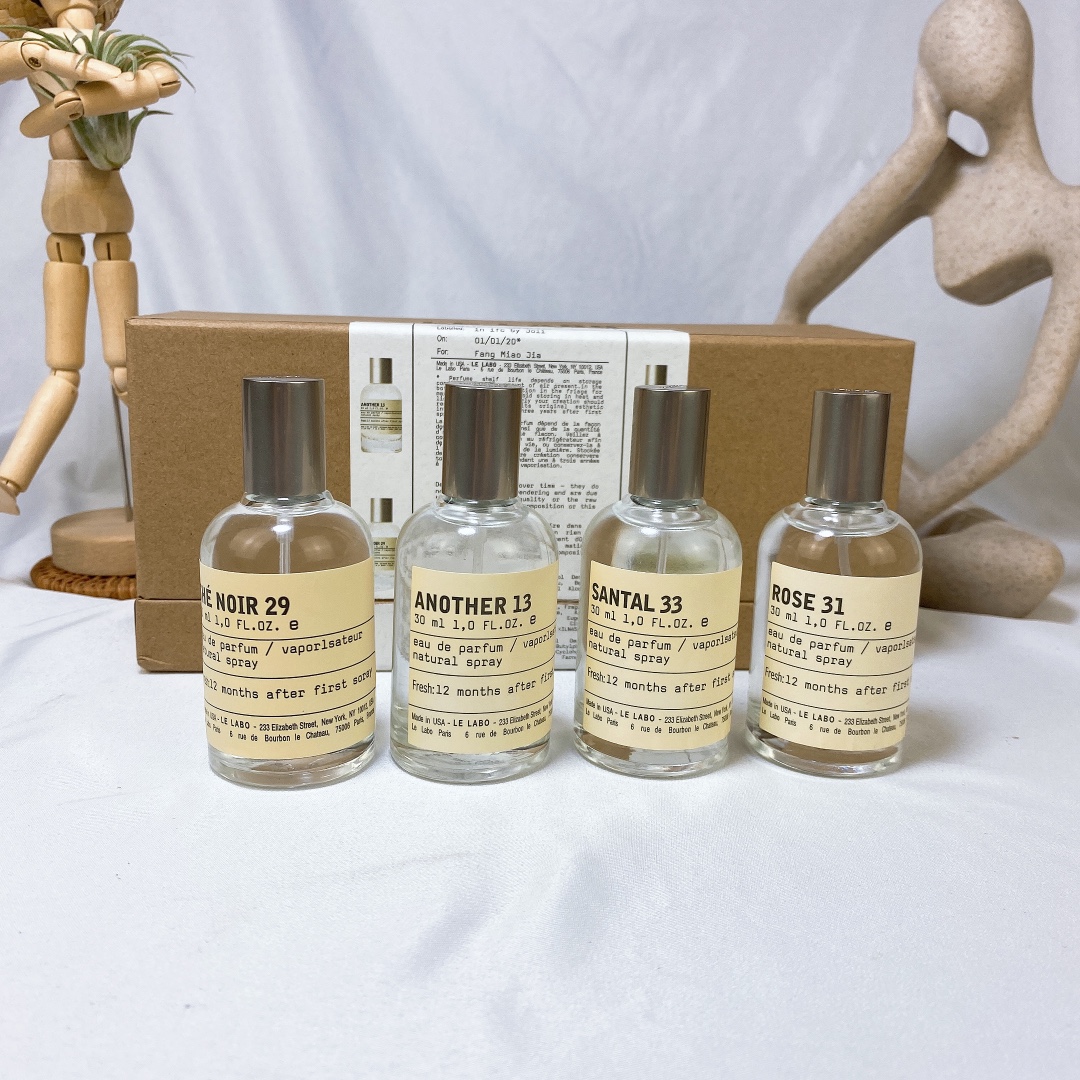 Le Labo Fragrances Discovery Set - 4 x 30ml Travel Size Sprays 2 i1628936903 4681 1