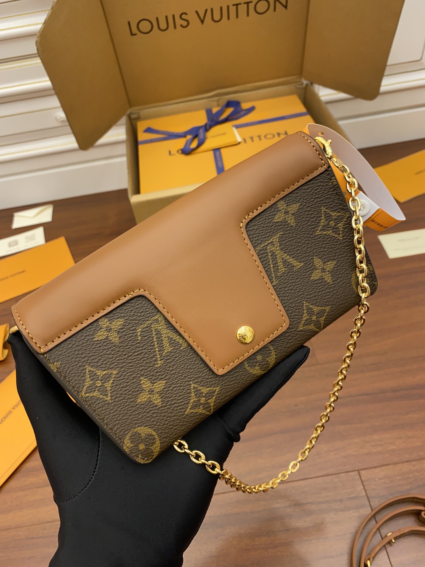 独家首发型号M80763皮料是正品代工厂意大利A级皮料特级正品:所谓的特级正品是在于品质五金面料手工油边