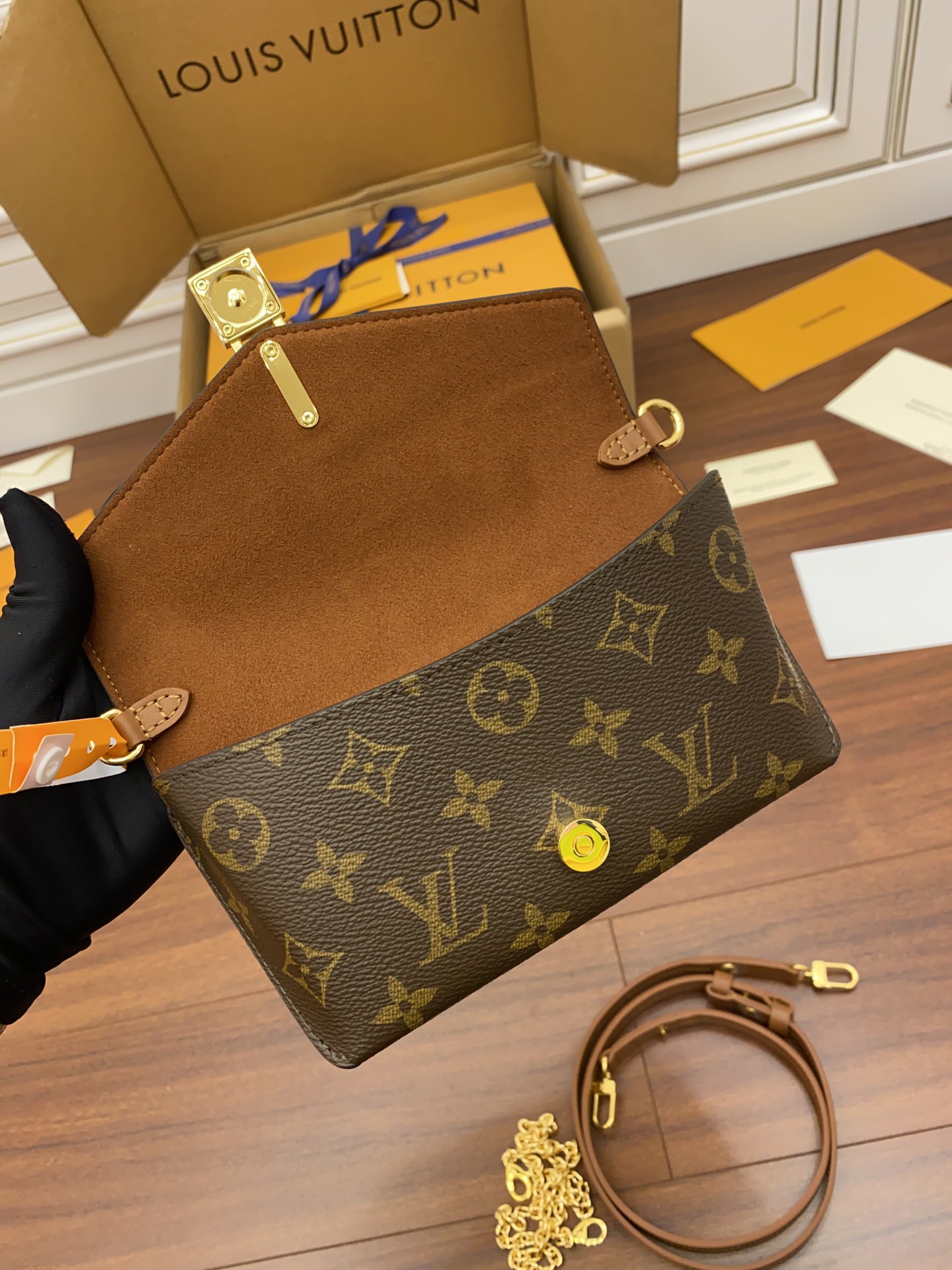 独家首发型号M80763皮料是正品代工厂意大利A级皮料特级正品:所谓的特级正品是在于品质五金面料手工油边