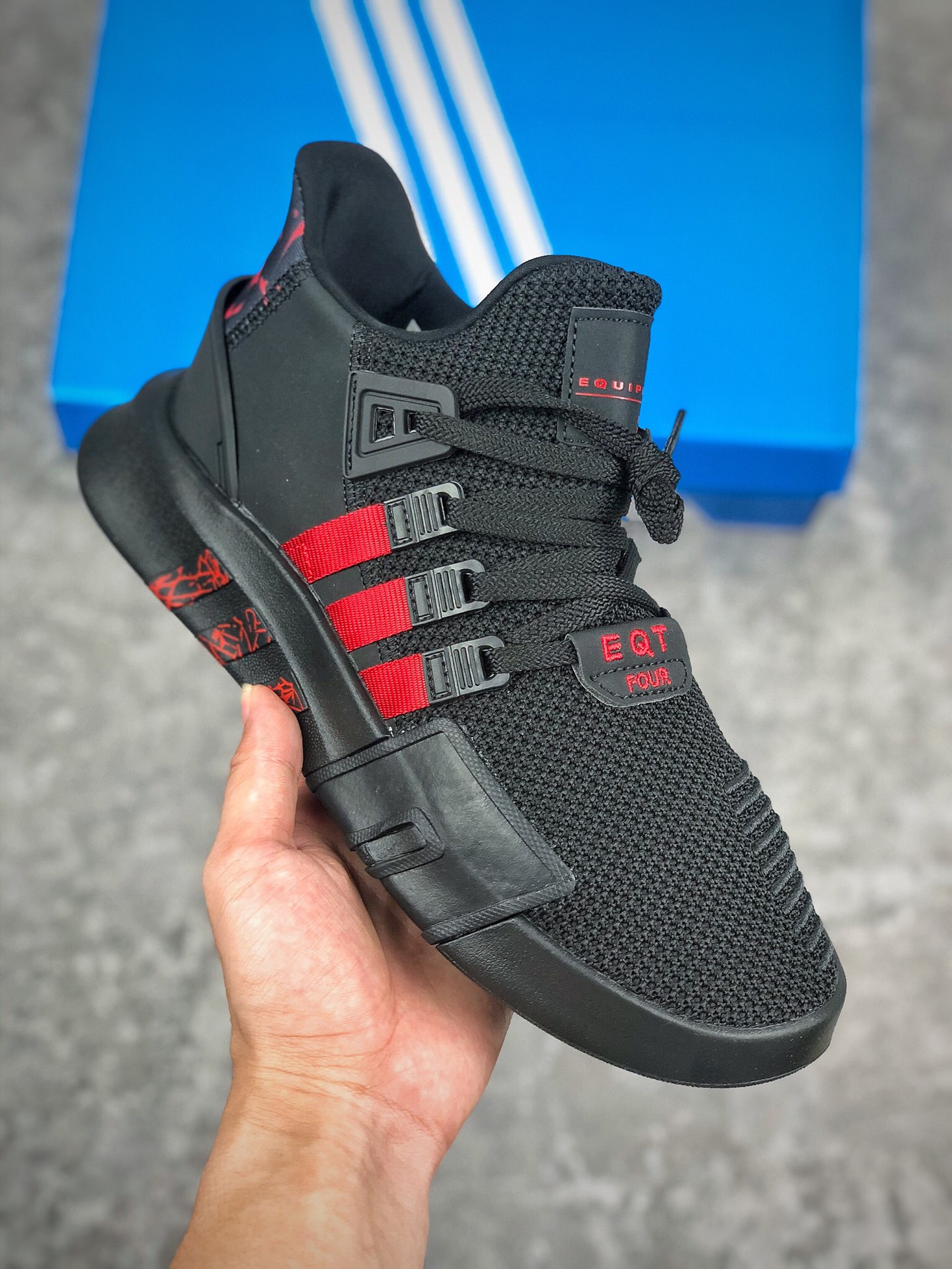  终端放店
原装公司级 正品代购指定版本 
Adidas EQT Bask ADV  黑红 原装网面 篮球鞋
正确丽新布中底 区别市面先行版本，
原模具大底  可区别市面通货！
正确PU大底 清洁度  
鞋口鞋型 欢迎对比专柜原鞋   .
货号：FU9399
Size：39 40 40.5 41 42 42.5 43 44 45