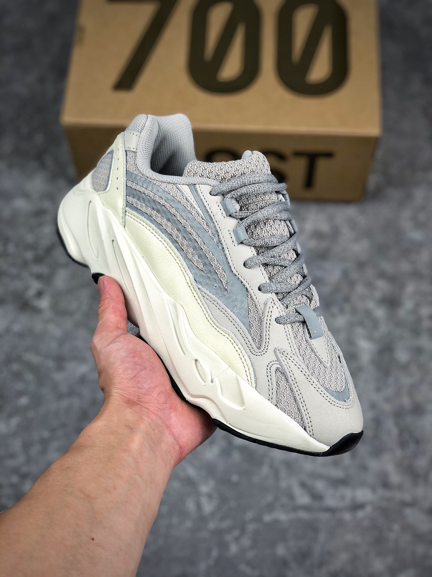 特供版本上线
 支持放店
Adidas Yeezy 700v2 