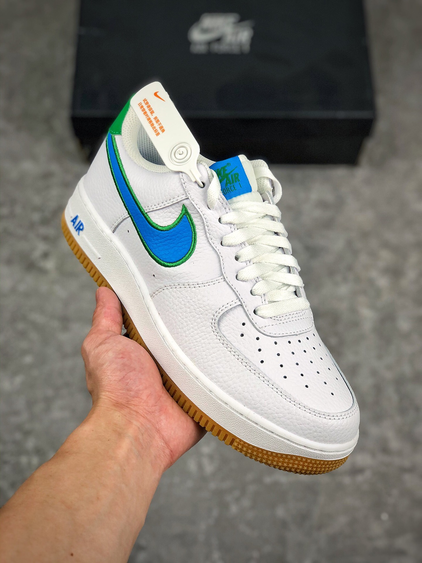 福利特价 开学季
 支持放店
Air Force 1 Low 空军一号低帮 大宝石/青柠
客供模具、原材料，内置全掌Solo  
原楦头纸板 打造最完美空军鞋型 
货号：DA4660-100
尺码：36-45带半码