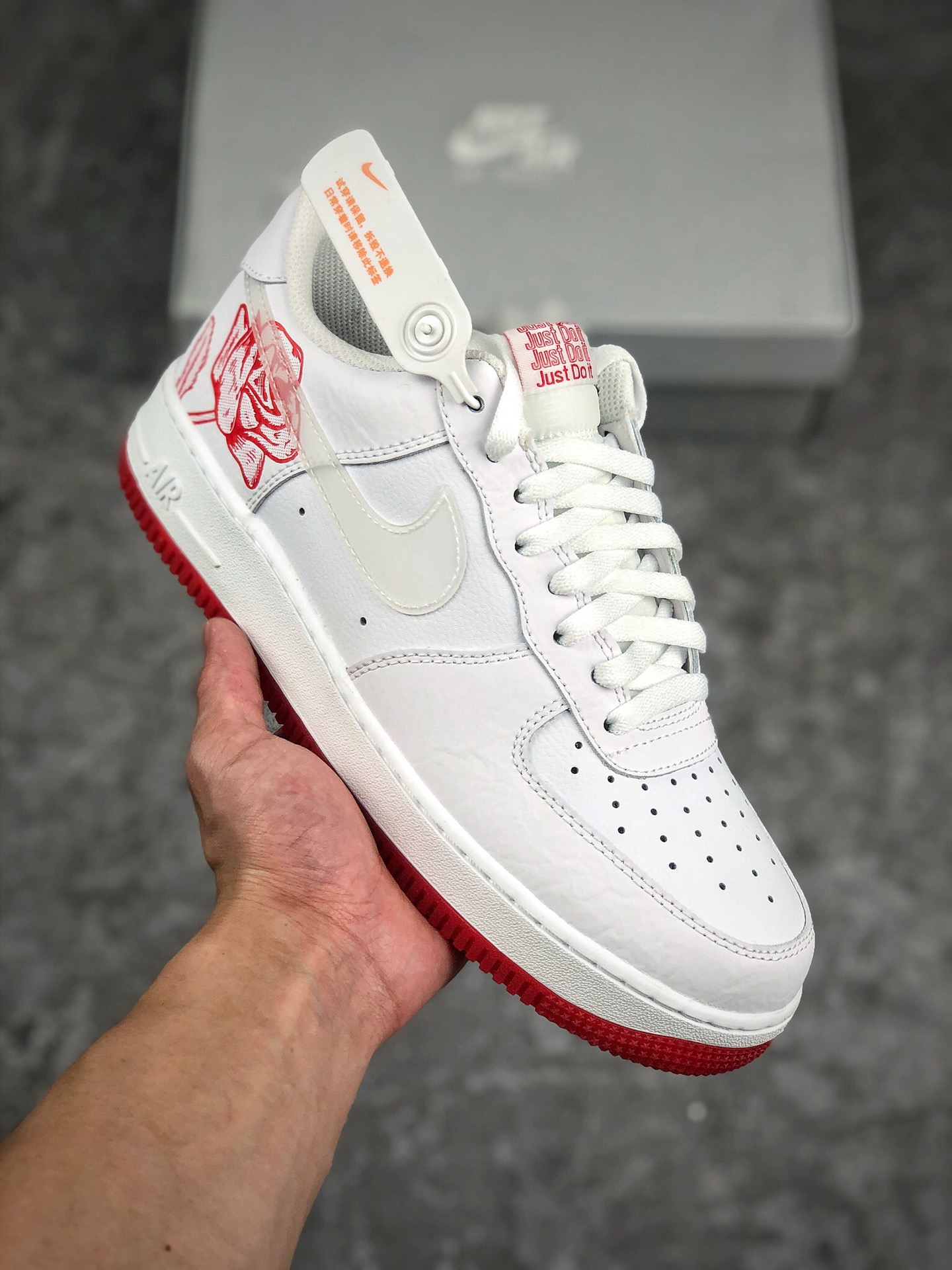 福利特价 开学季
 支持放店
独家实拍Nike Air Force 1 Low 空军一号低帮 红玫瑰 货号：CN8534-100
客供模具、原材料，内置全掌Solo  原楦头纸板 打造最完美空军鞋型 专供实体专柜混卖
尺码：36 36.5 37.5 38 38.5 39 40 40.5 41 42 42.5 43 44 44.5 45