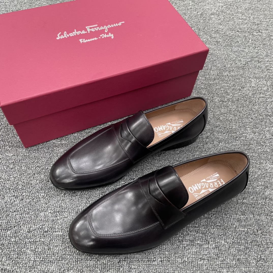 NO:275098,FS Ferragamo Craft Goodyear Hand-made cold sticking Italian imported leather embryo Hand-colored (black and gray) inner lining and dyed calfskin delicate leather, gloss and transparent Full-real leather leather base Heel composite rubber film laser brand logo Comfortable and non-slip Every detail is exquisite and crafted. Full set of original packaging Black and gray/blue two colors shipped Size 39/40/41/42/43/44/45, ferragamo, cowhide19860909FS 菲拉格慕 工艺固特异手工冷粘 意大利进口皮胚 胎牛皮皮面手工改色（黑灰色）内里本染小牛皮 皮质细腻 光泽透亮 全真皮皮层大底 后跟复合橡胶底片镭射品牌标识 舒适防滑 每一个细节都是精工细作 全套原包装 黑灰色/蓝色两色出货 尺码39/40/41/42/43/44/45,,ferragamo,cowhide,Men's shoes