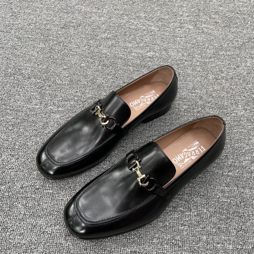 Salvatore Ferragamo Men's Black Leather Loafers with Buckle Detail 3 i1628959439 3108 1