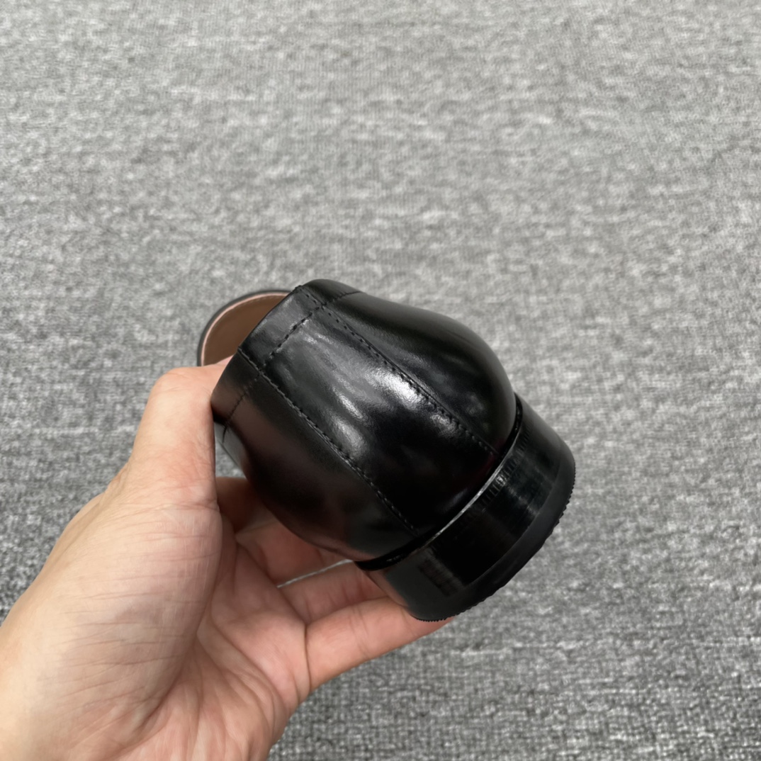 Salvatore Ferragamo Men's Black Leather Loafers with Buckle Detail 9 i1628959439 3876 7