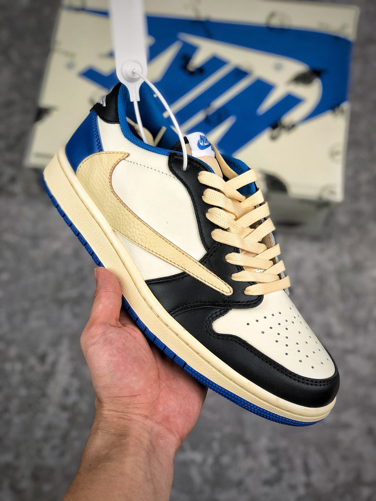  支持放店
Fragment x TS x Air Jordan 1 Low
三方联名倒钩低帮 同价区间无对手
东莞大厂极限压缩利润 性价比触顶 
国内顶级头层皮料订染 用料绝不含糊 工艺方面大到整体鞋型 漏斗收腰 底线拉帮 LOGO立体 小到针眼排布 载片对称 冲孔效果 鞋标规范 鞋垫背胶等等
预算不足的老铁 极力推荐此版本
货号：DM7866-140
Size：36 36.5 37.5 38 38.5 39 40 40.5 41 42 42.5 43 44 44.5 45