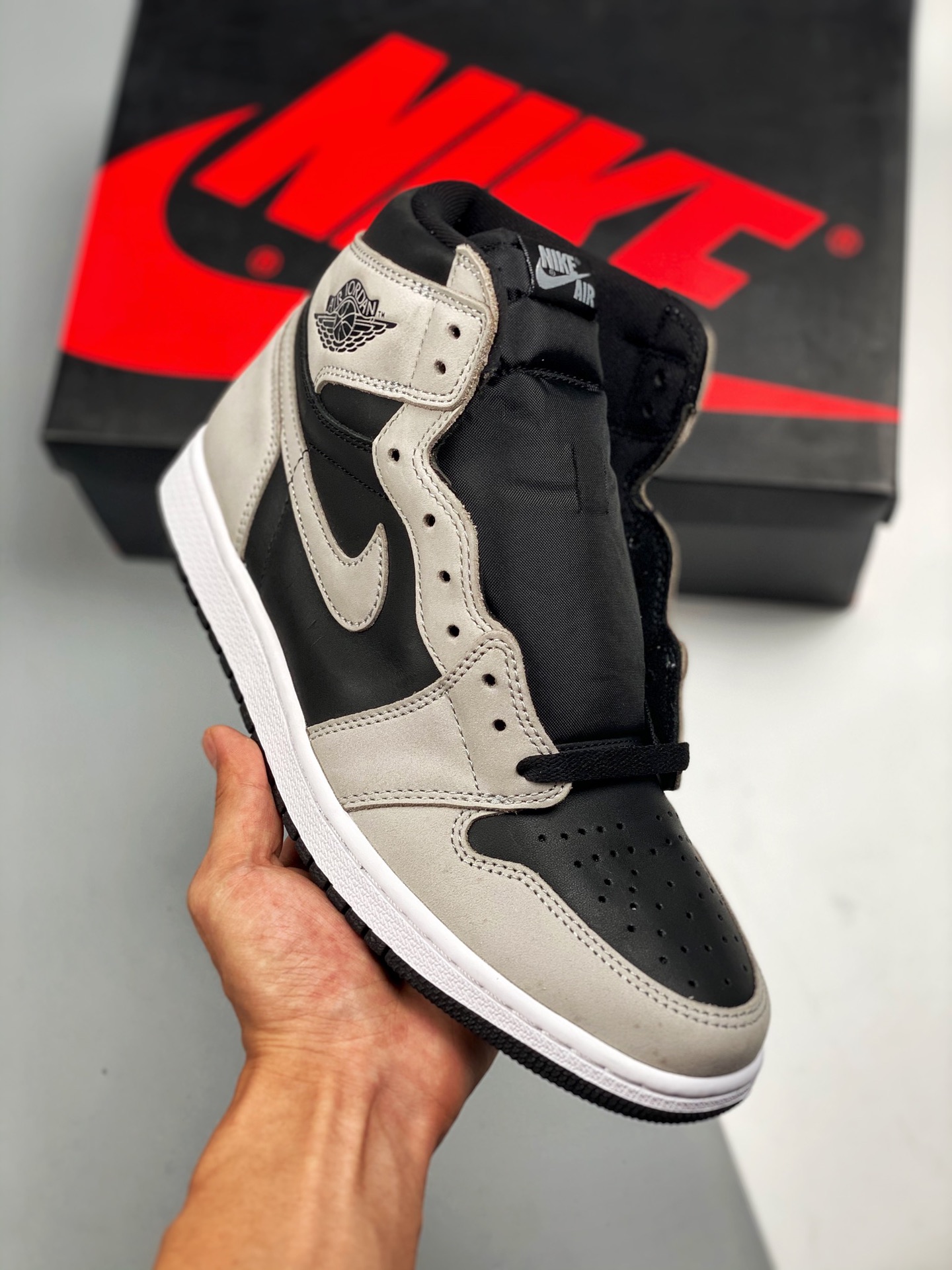 Air Jordan 1 Retro High OG negro/gris sombra 2.0, fabricado por una gran fábrica original, la mejor calidad en su rango…