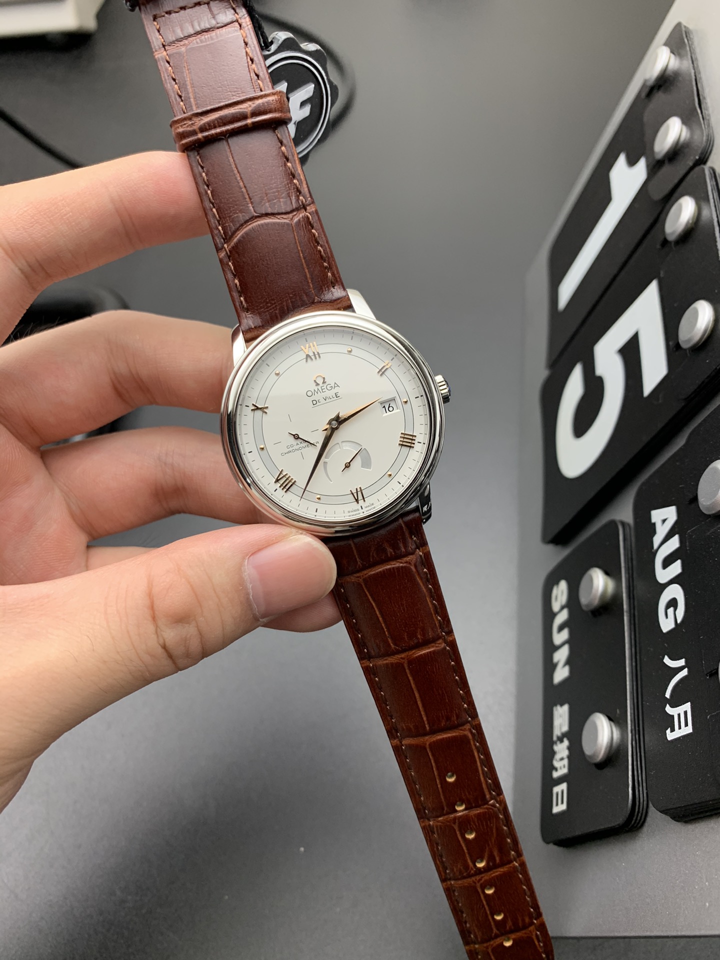 Omega 动显蝶飞