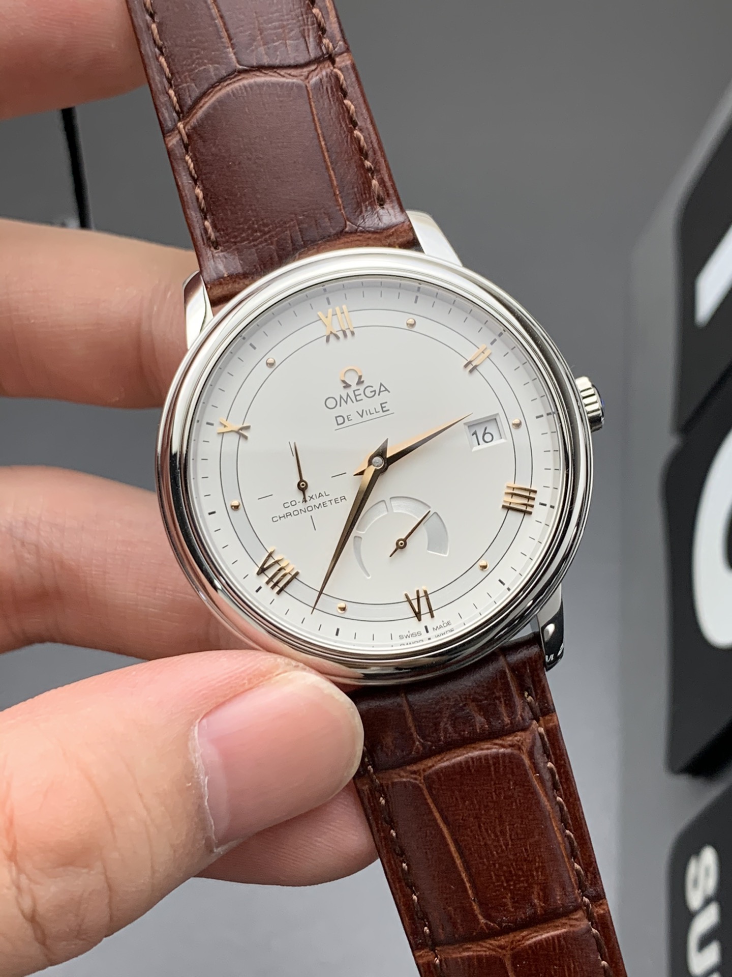 Omega 动显蝶飞