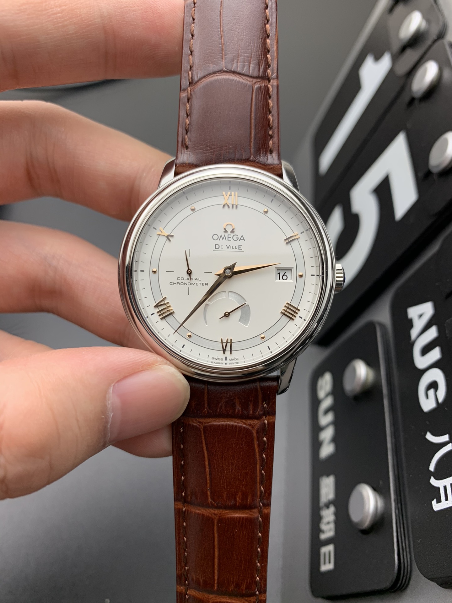 Omega 动显蝶飞