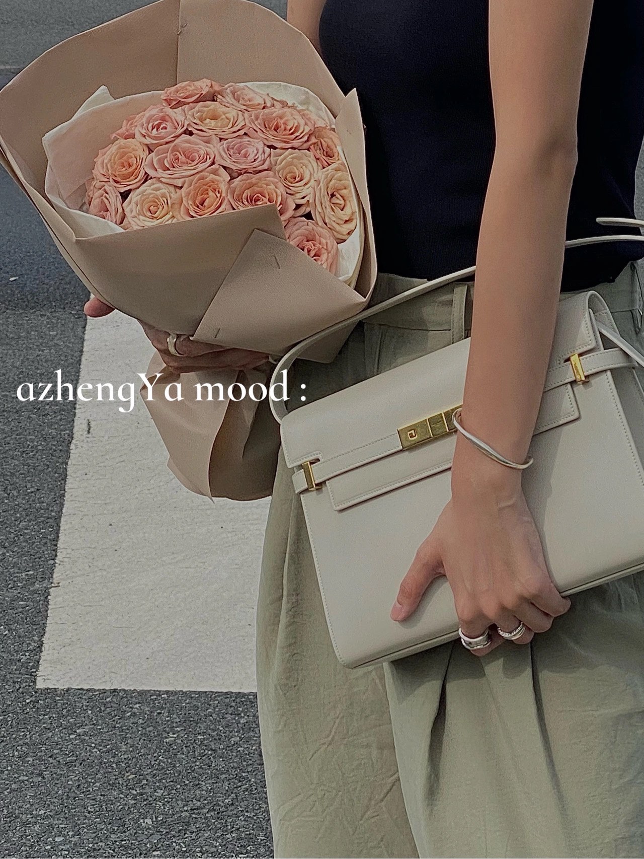 Ysl 𝑴𝒂𝒏𝒉𝒂𝒕𝒕𝒂𝒏 29CM曼哈顿法棍包 579271白色牙签纹金扣