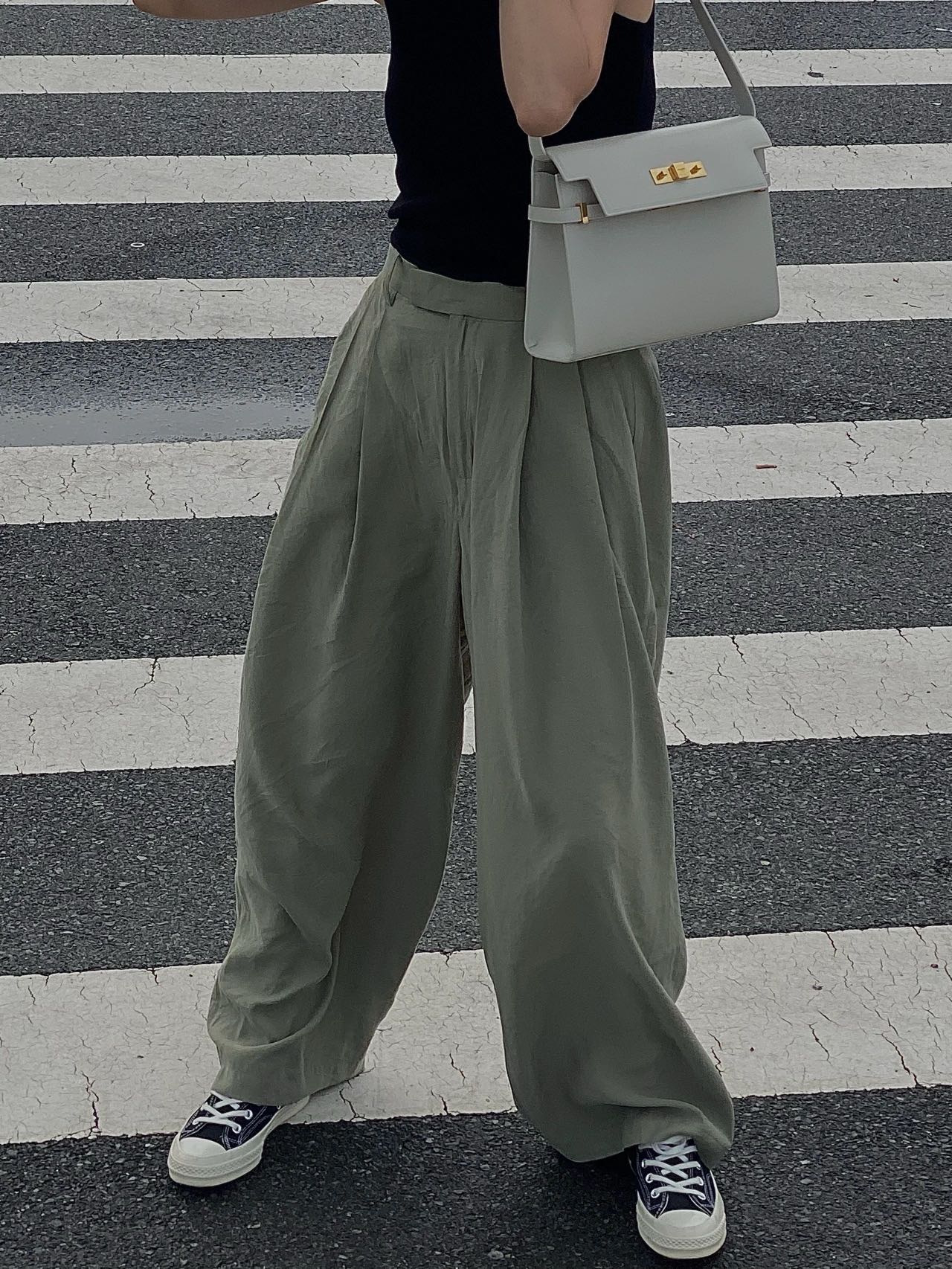 Ysl 𝑴𝒂𝒏𝒉𝒂𝒕𝒕𝒂𝒏 29CM曼哈顿法棍包 579271白色牙签纹金扣