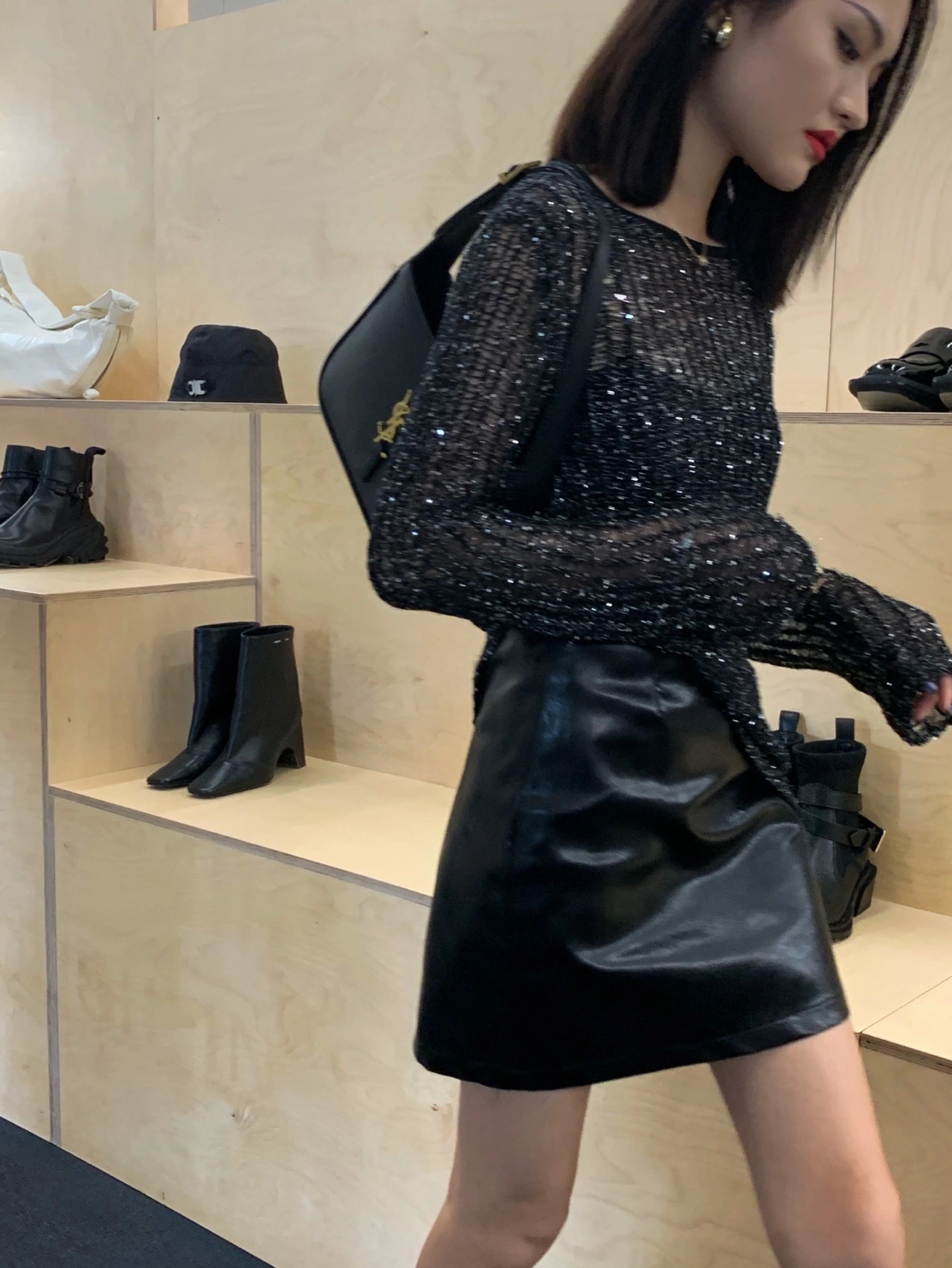 Saint laurent Ysl LE 5 À 7 平纹腋下包 657228黑色