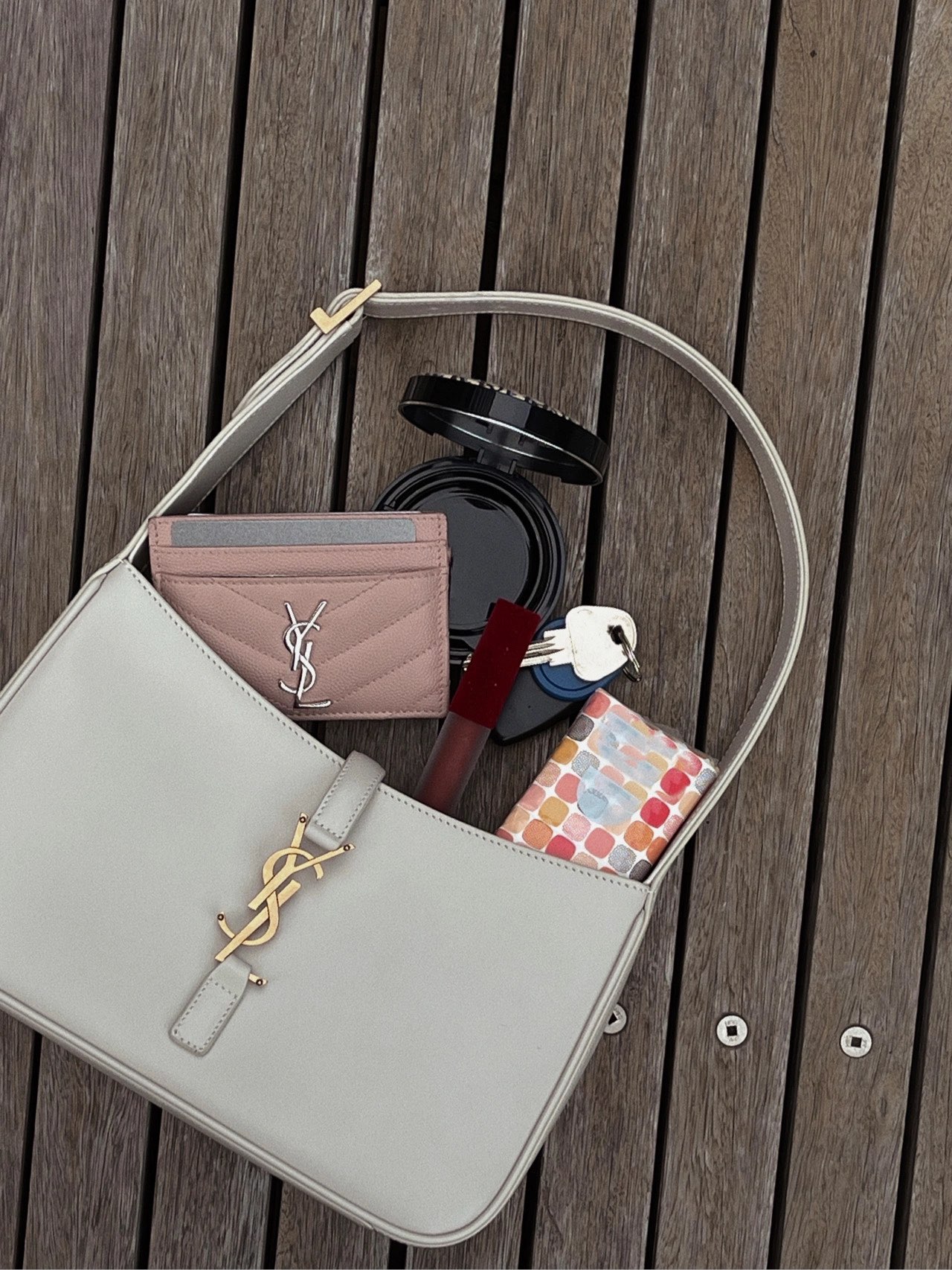 Saint laurent Ysl LE 5 À 7 平纹腋下包 657228白色