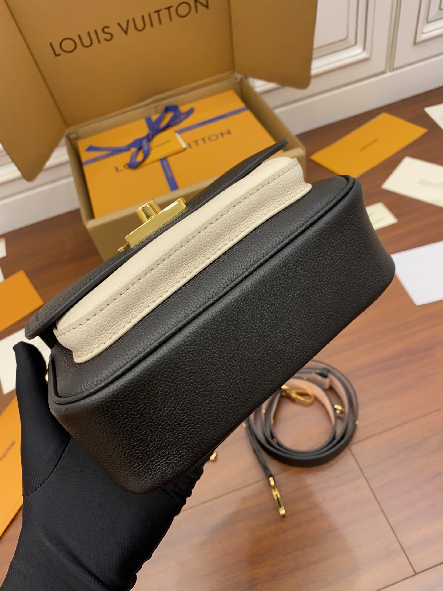 Louis Vuitton LV Lockme Tender Bag M58557黑色