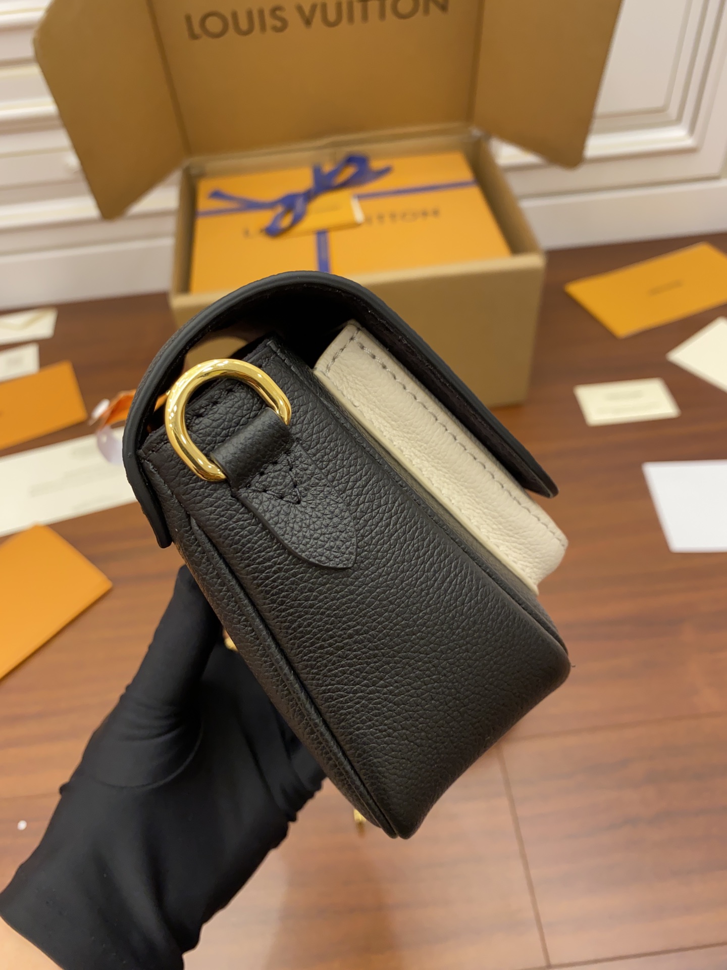 Louis Vuitton LV Lockme Tender Bag M58557黑色