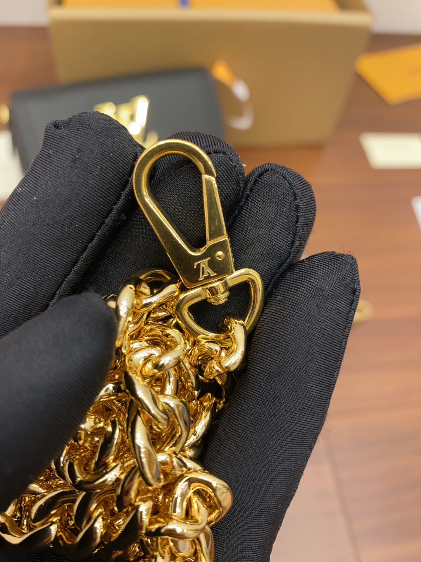 Louis Vuitton LV Lockme Tender Bag M58557黑色