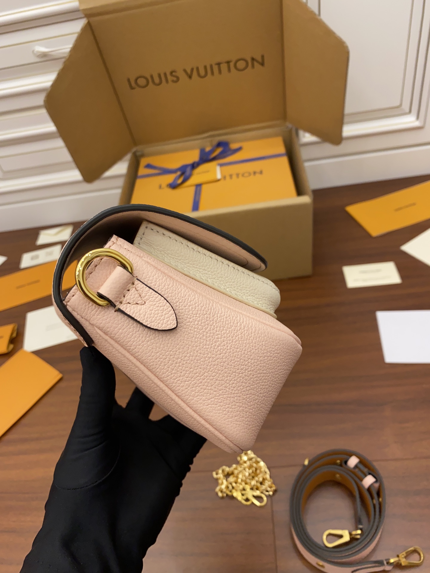 Louis Vuitton LV Lockme Tender Bag M58555粉色