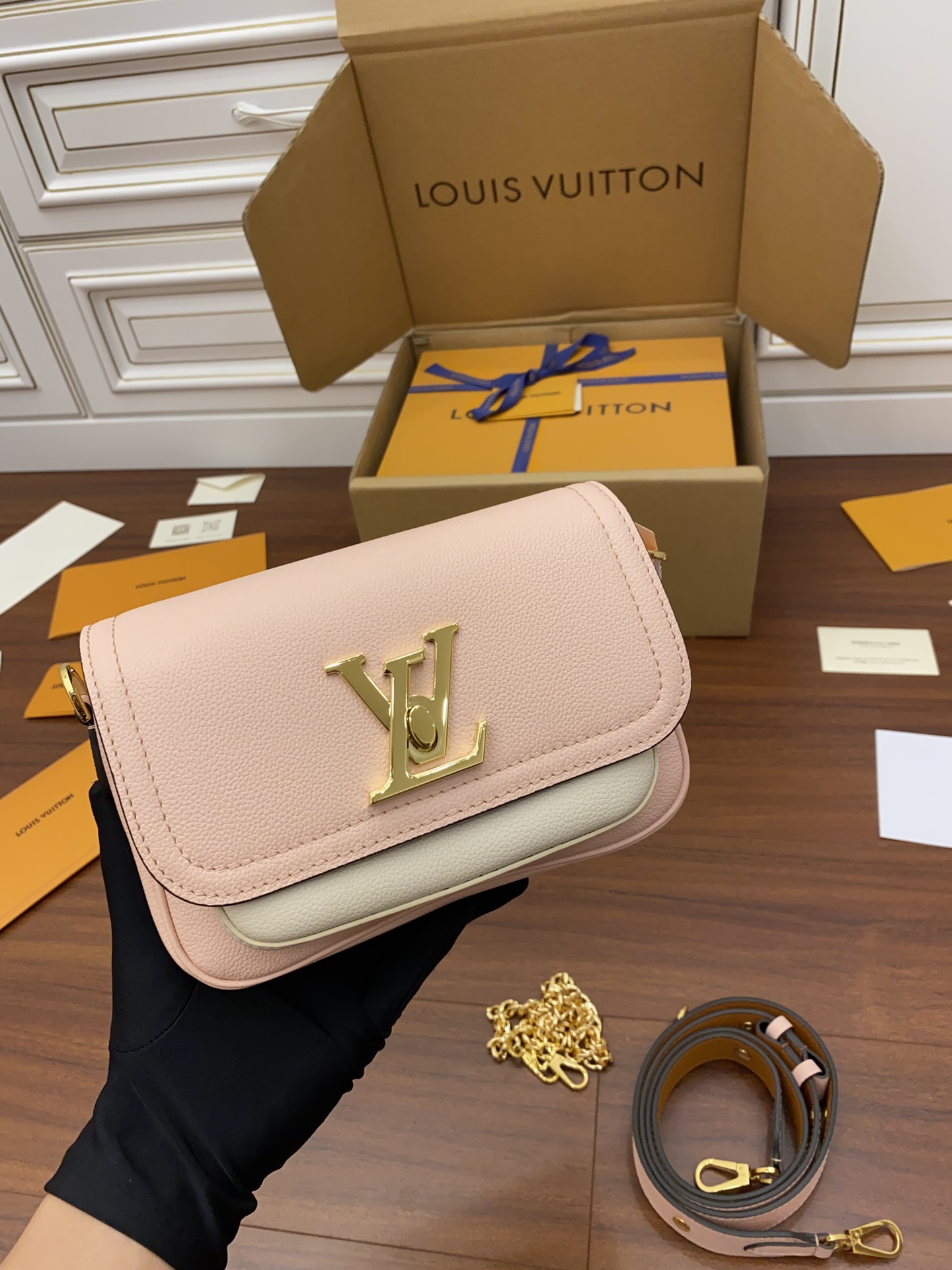 Louis Vuitton LV Lockme Tender Bag M58555粉色