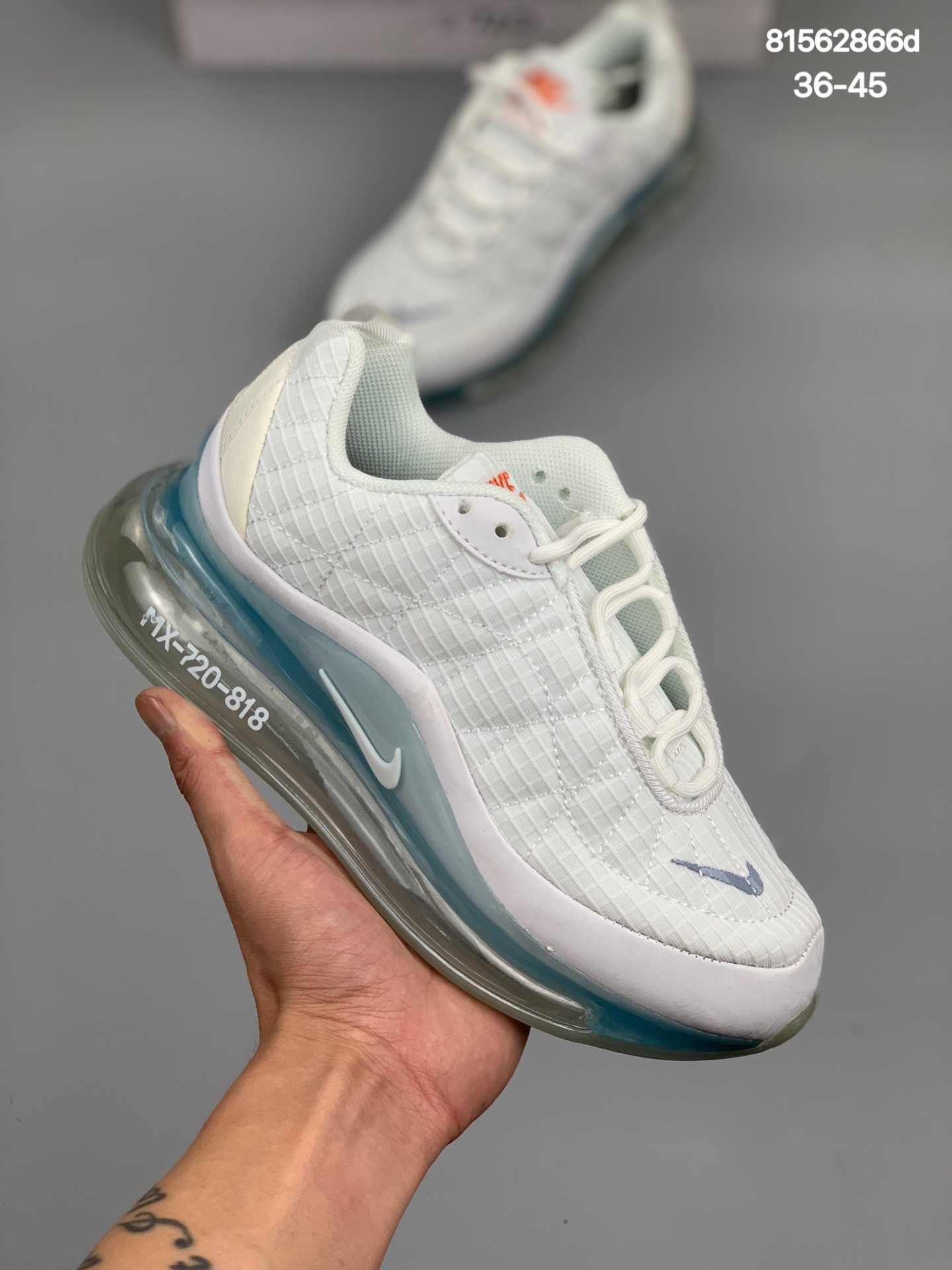 
耐克Nike Air Max 720 818 YY 官方全新释出，气垫部分的全新升级，采用全掌一体式设计，整体极具未来感，鞋面部分以流线型凹凸结构组成 
货号：AO2924 CI3871 CD7626
Size：36-45 
编码：81562866d