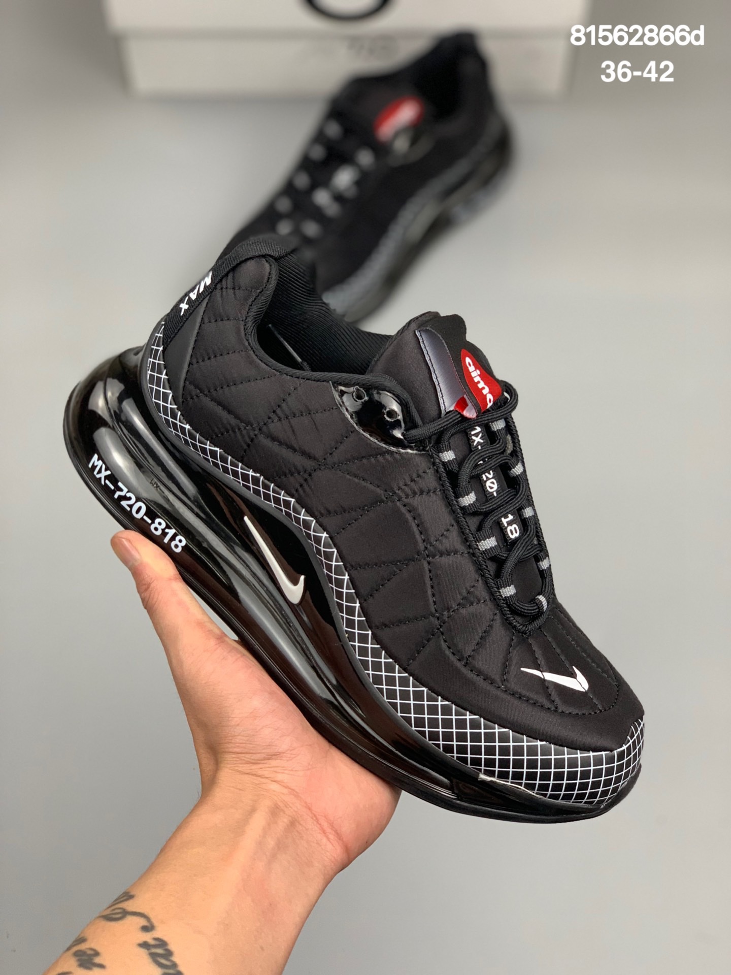 
耐克Nike Air Max 720 818 YY 官方全新释出，气垫部分的全新升级，采用全掌一体式设计，整体极具未来感，鞋面部分以流线型凹凸结构组成 
货号：AO2924 CI3871 CD7626
Size：36-42
编码：81562866d