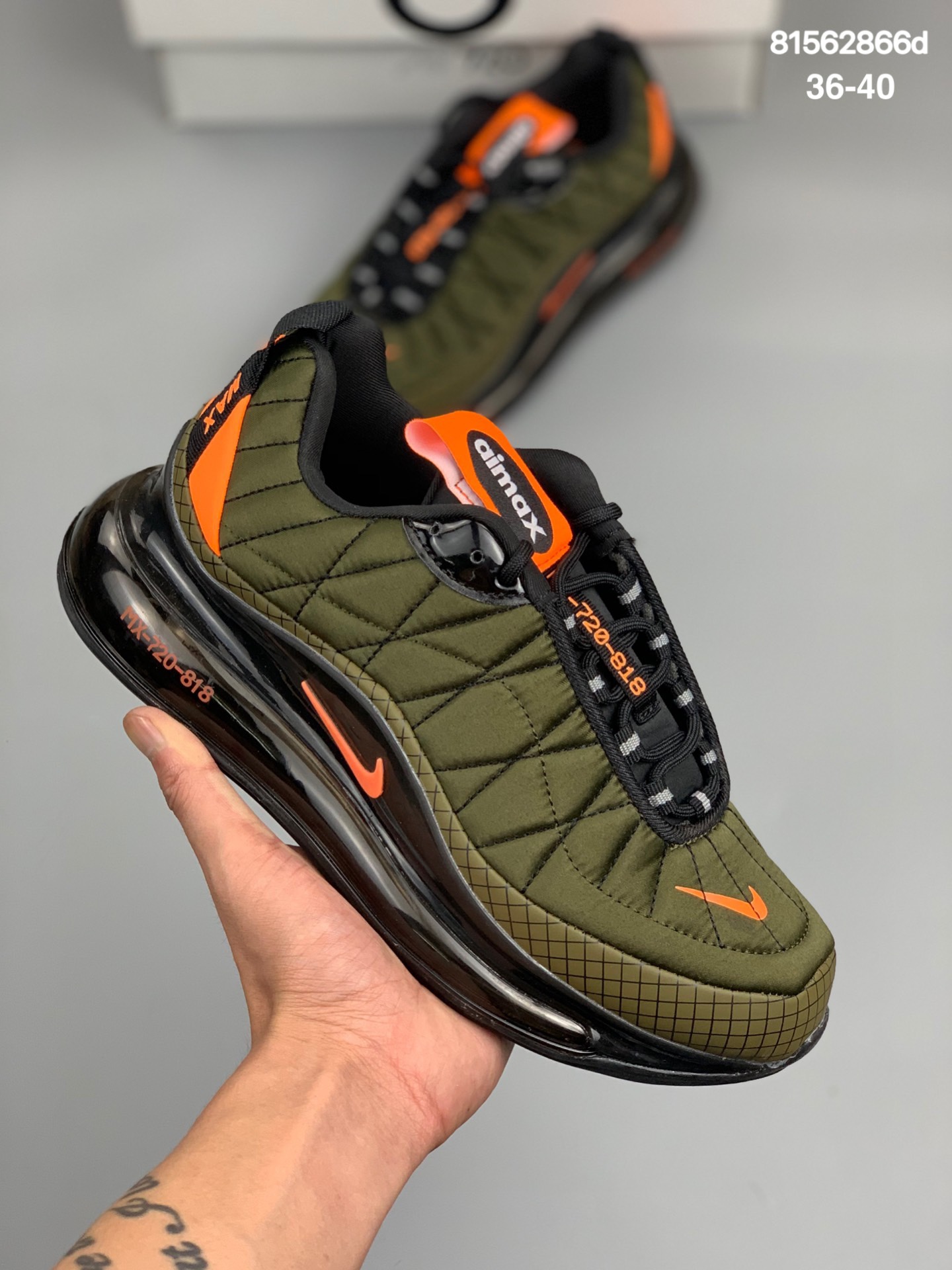 
耐克Nike Air Max 720 818 YY 官方全新释出，气垫部分的全新升级，采用全掌一体式设计，整体极具未来感，鞋面部分以流线型凹凸结构组成 
货号：AO2924 CI3871 CD7626
Size：36-40
编码：81562866d