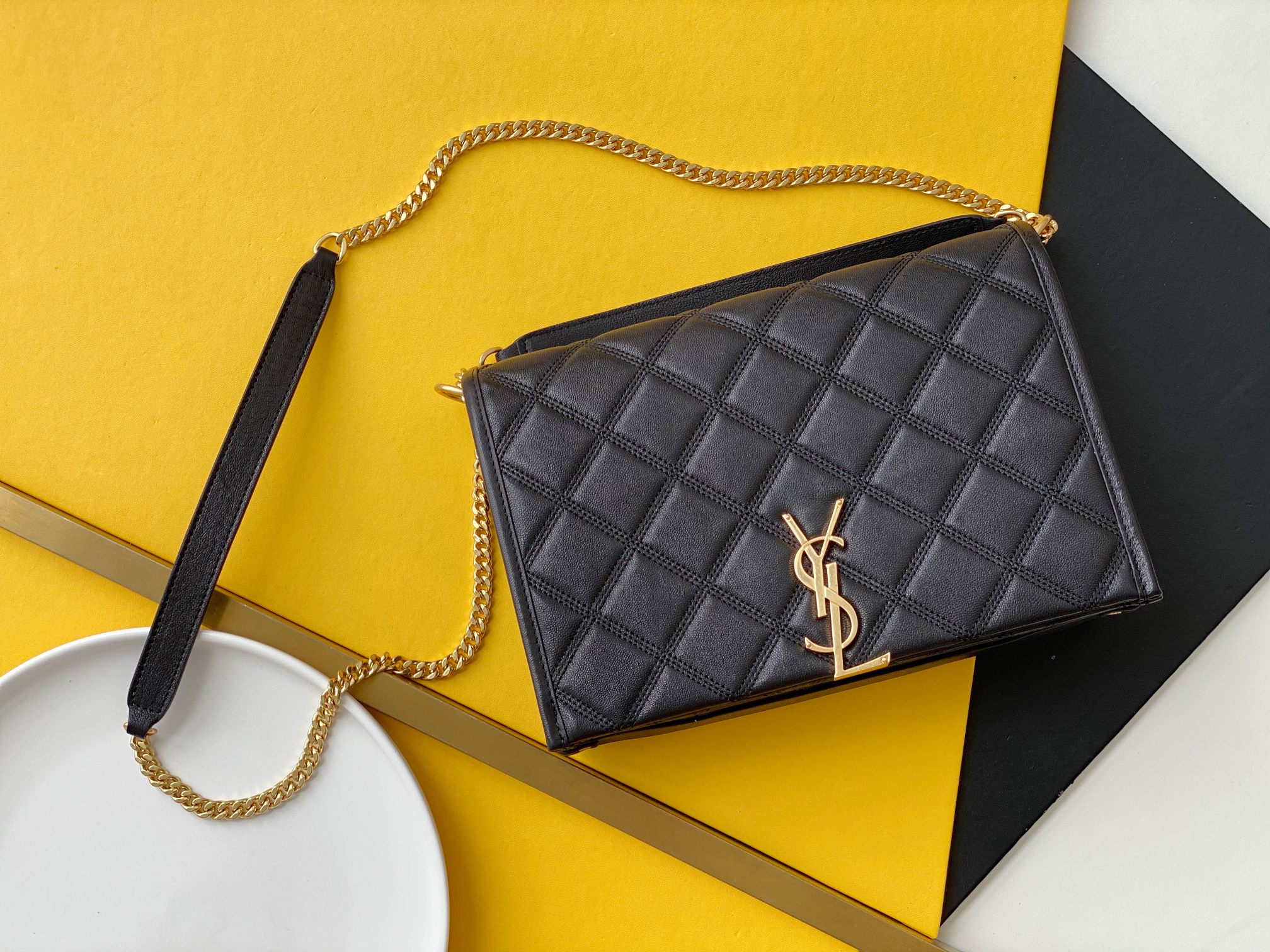 Lambskin Diamond-Quilted Chain Bag