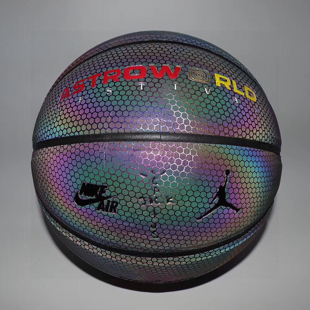 本地自取单球110   套装150
送朋友礼物海外代购美版Travis Scott x Nike Air Jordan Basketball TS联名超限量镭射3M反光鬼脸篮球 
原价：5888💰
型号：7号篮球
真头层发泡吸湿材质手感更佳 内置台湾发泡中胎区别市面廉价上海中胎 回弹更强烈 市面最高版本
🔥🔥🔥🔥🔥🔥
🔥🔥🔥🔥🔥🔥
配置：打气筒球针配件套+原装彩盒
退换要求：保护膜退换需要保留「盒子扣10元」