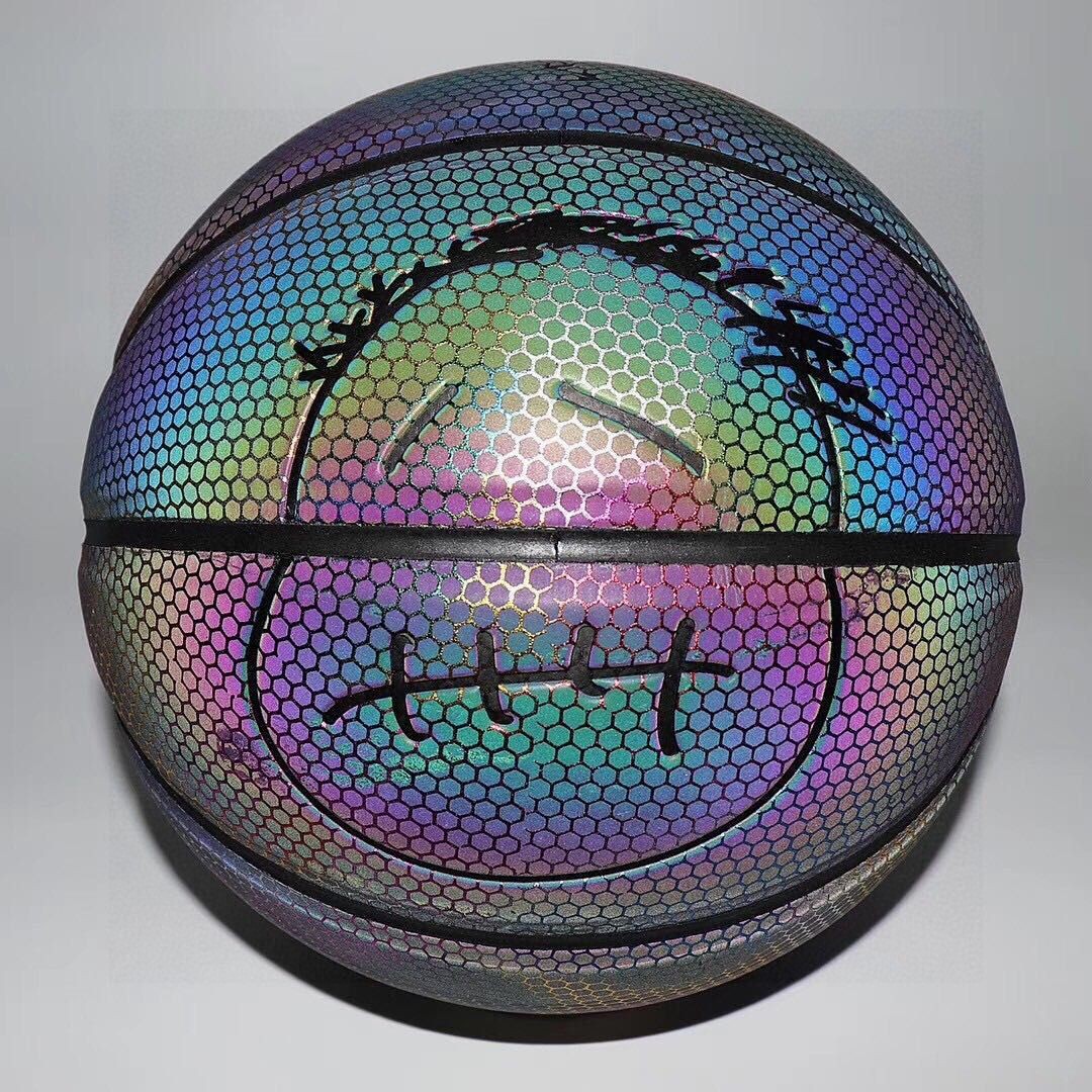 本地自取单球110   套装150
送朋友礼物海外代购美版Travis Scott x Nike Air Jordan Basketball TS联名超限量镭射3M反光鬼脸篮球 
原价：5888💰
型号：7号篮球
真头层发泡吸湿材质手感更佳 内置台湾发泡中胎区别市面廉价上海中胎 回弹更强烈 市面最高版本
🔥🔥🔥🔥🔥🔥
🔥🔥🔥🔥🔥🔥
配置：打气筒球针配件套+原装彩盒
退换要求：保护膜退换需要保留「盒子扣10元」