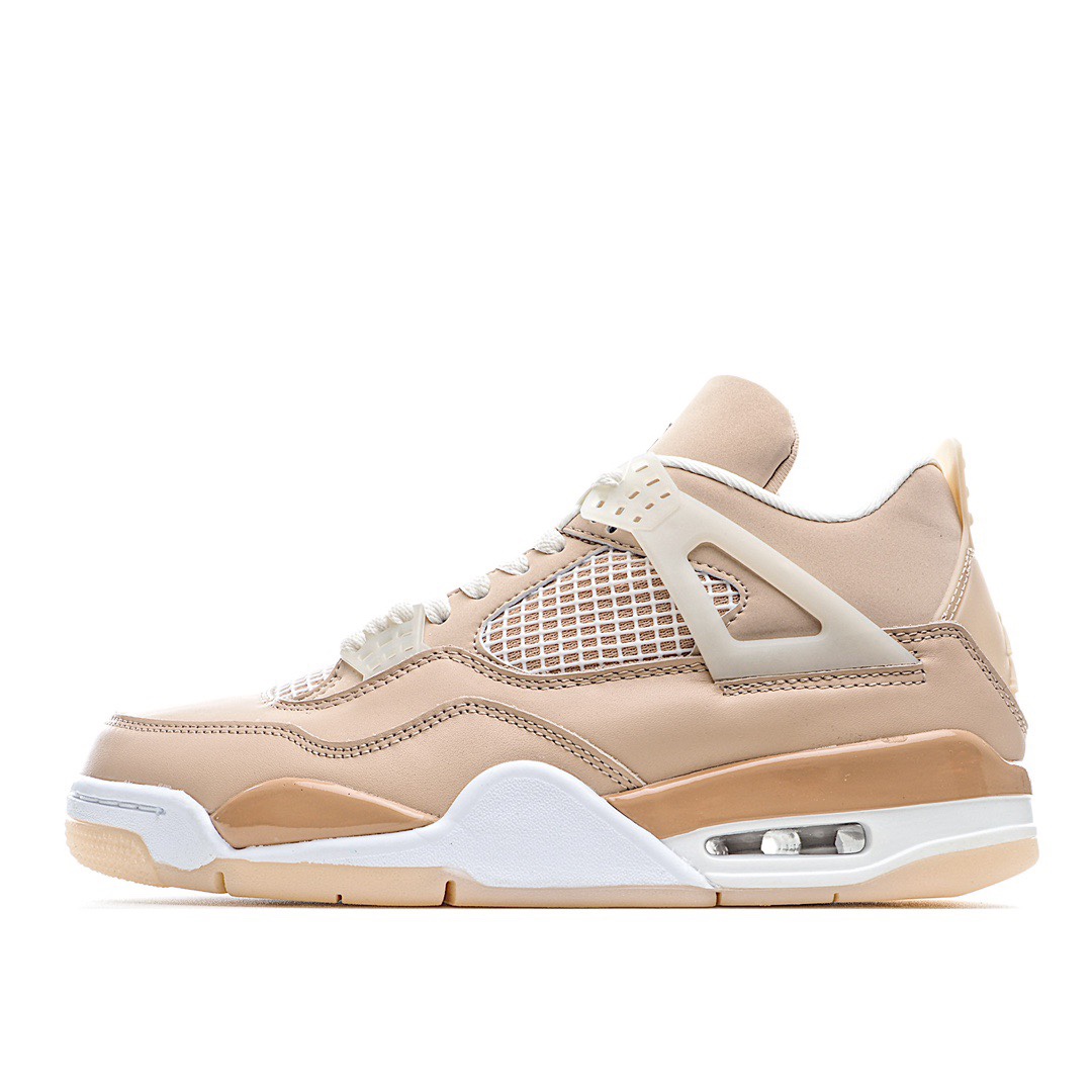 H5 Air Jordan 4 “Shimmer”AJ4 乔4卡其浅色 DJ0675- H0 采用浅卡其覆盖鞋身，标志性鞋带扣与鞋身细节辅以香槟色点缀，中底后部还通过植绒质感包裹。甜美之余更释放出不俗的华丽气质，与奶白 OFF-WHITE x Air Jordan 4 颇为相似。预计9月发售，可提前上脚