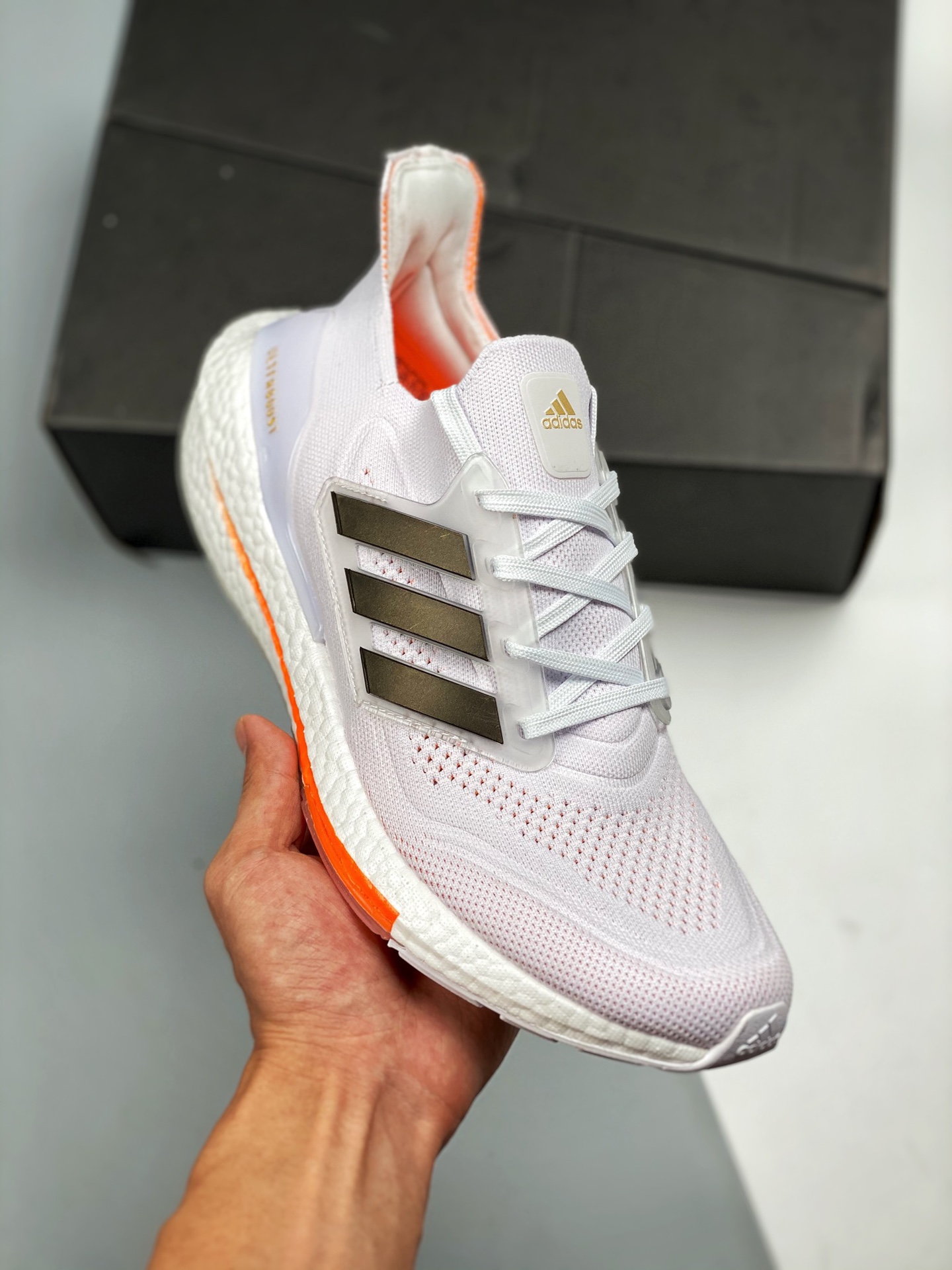 Ultra Boost 7.0 Blanco y naranja Disponible en tiendas oficiales Fotos reales primer lanzamiento 6% más Boost que antes…