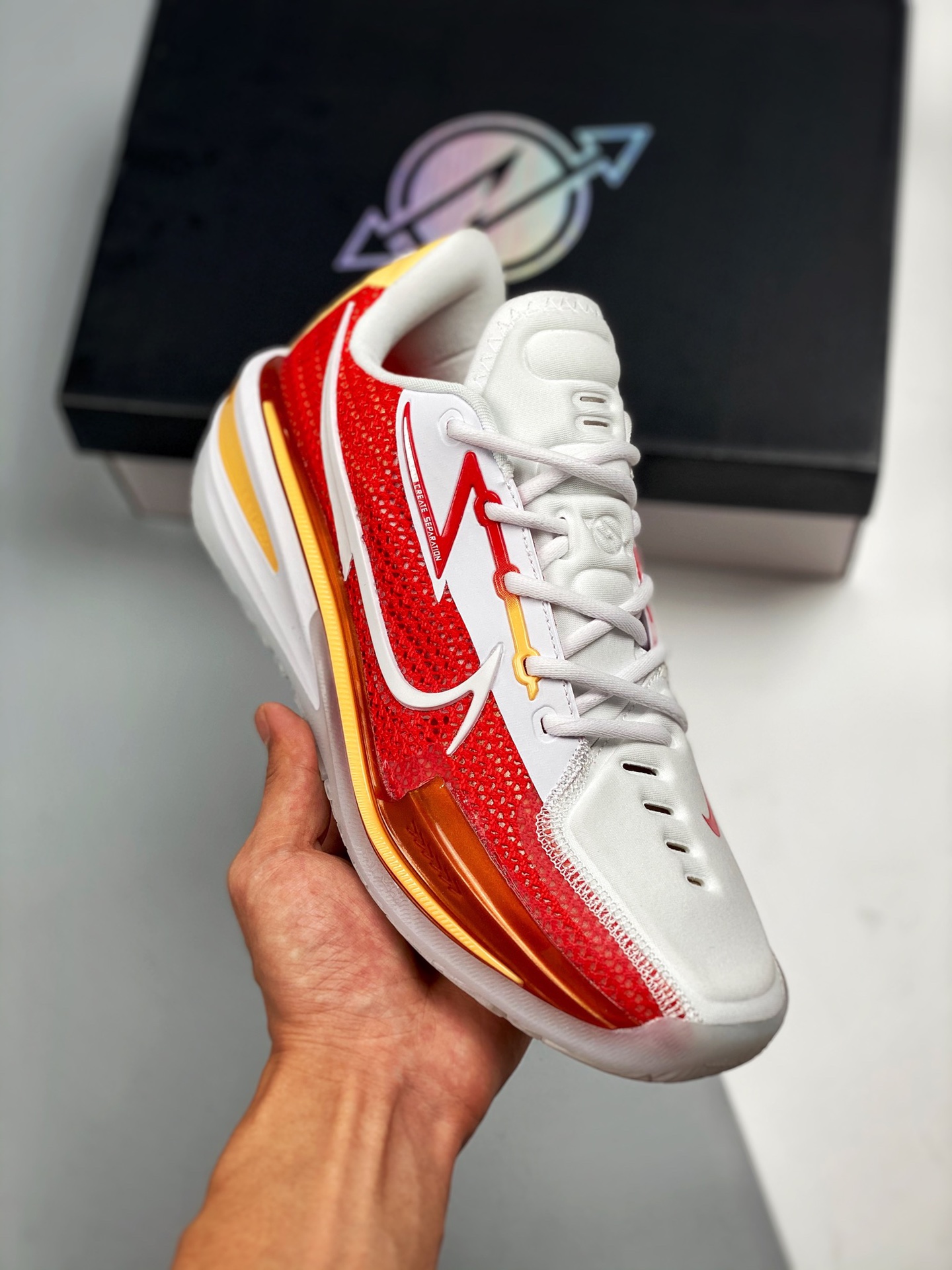 Versión de estreno inicial, soporta combate ligero. NIKE AIR ZOOM G.T.CUT EP Rojo universitario. Exclusivo, puro origin…