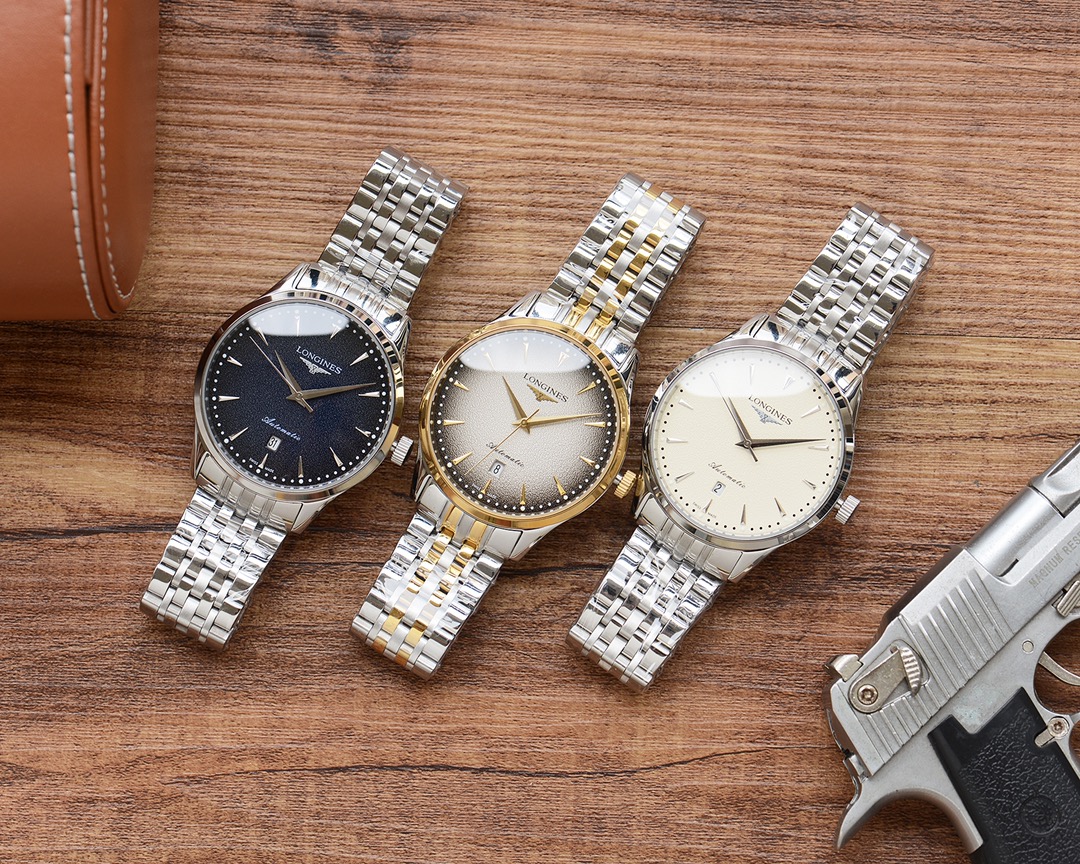 浪琴 Longines  全新爆款上市Longines 1.可搭载全新西铁城8215机芯 2.表盘采用喷砂设计，刻度全部走CNC，棱角分明精雕达到明亮效果 3.表壳采用顶级316精钢，整壳cnc给你细致光滑闪亮不暗淡 4.钢带实心链接，钩爪处细磨不割手 5.皮带采用进口头层小牛皮极其舒适耐磨损
