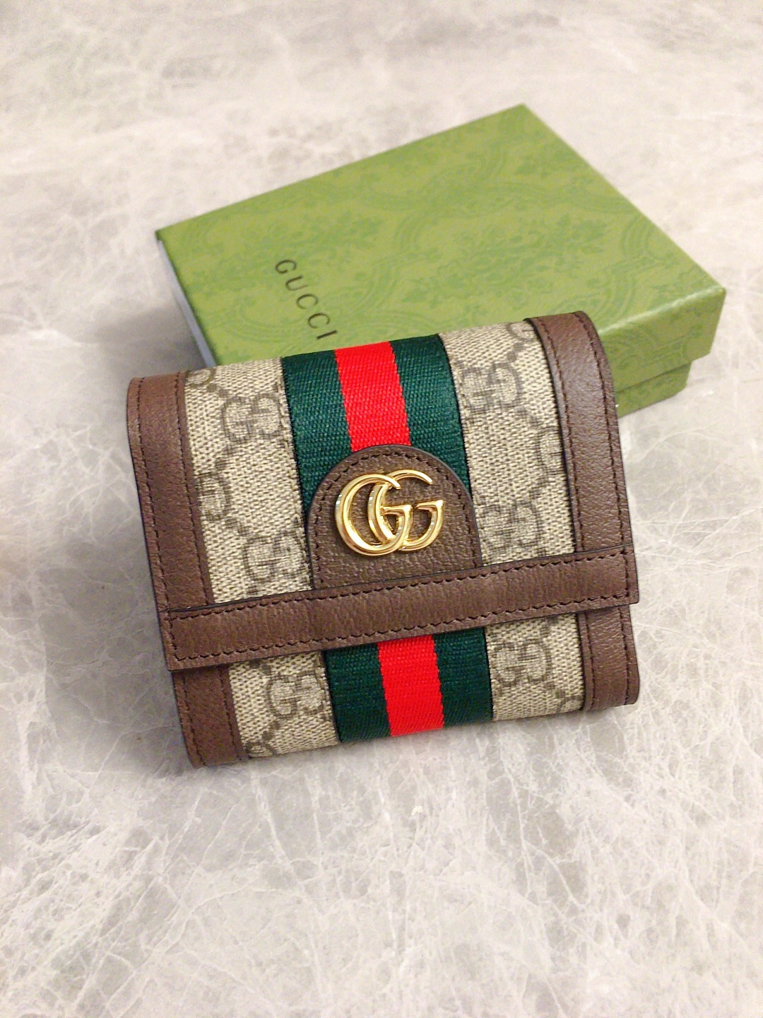 NO:852751,The official website synchronizes new styles!  Ophidia series ~ short wallet with multiple card slots built in ~ the coin purse is made of GG Supreme high-grade PVC fabric with iconic double G hardware marks and classic red and green webbing, exquisitely crafted!  Style number: 523174, size: W12xH11xD3cm, color coffee, Gucci wallet, gucci, wallets19860909官网同步新款！Ophidia系列～短款钱夹,内置多卡位～零钱包采用GG Supreme高级PVC面料配以标志性双G 五金唛头,经典著作红绿色织带,精制而成！款号:523174, 尺寸: W12xH11xD3cm ,颜色咖啡,Gucci钱包,gucci,wallets,欧美剧