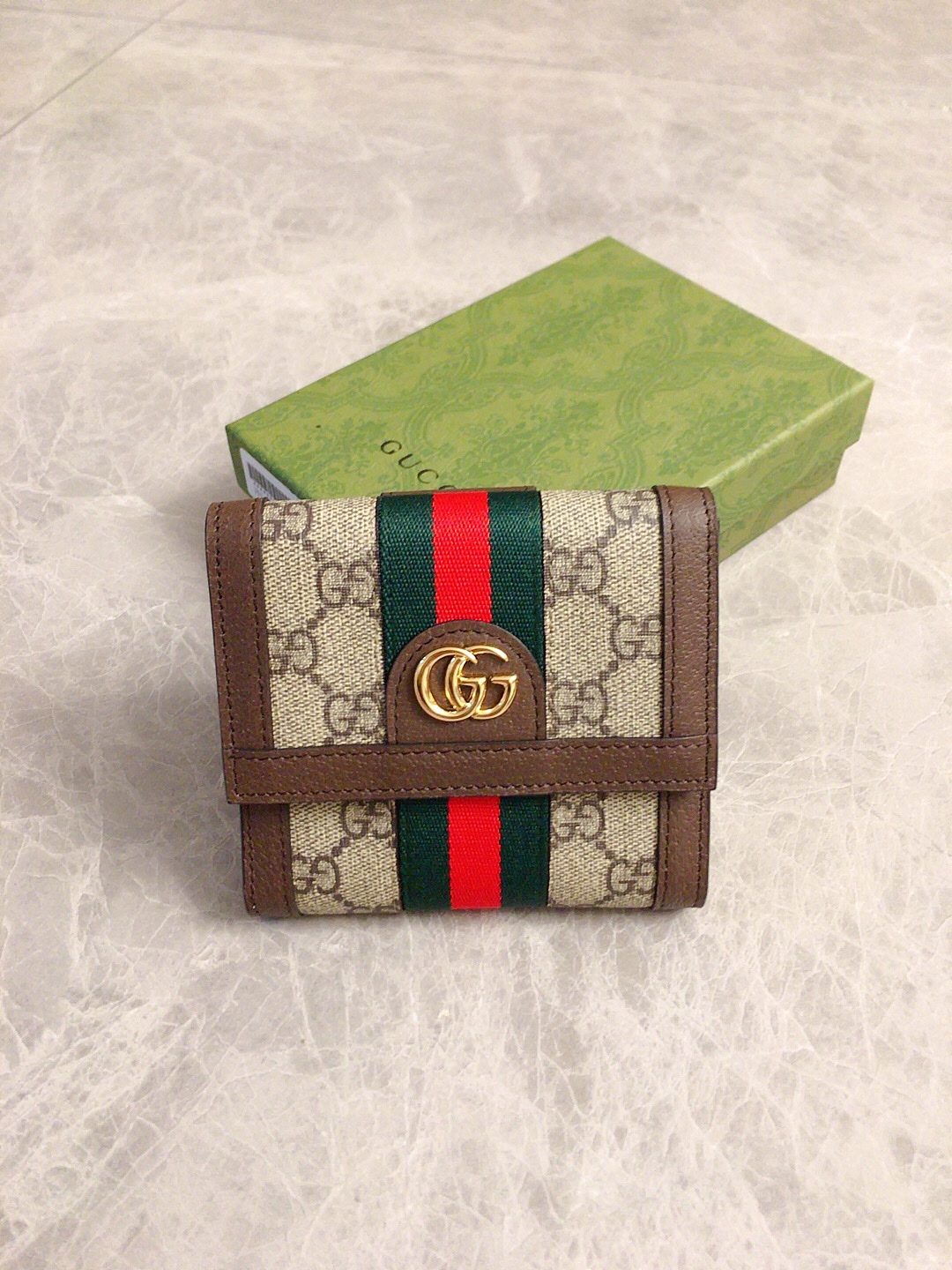 NO:852706,The official website synchronizes new styles!  Ophidia series ~ short wallet, made of GG Supreme high-grade PVC fabric with iconic double G hardware marks and classic red and green webbing, exquisitely made!  Style number: 523173, size: W12xH11xD3cm, color coffee, Gucci wallet, gucci, wallets19860909官网同步新款！Ophidia系列～短款钱夹,采用GG Supreme高级PVC面料配以标志性双G 五金唛头,经典著作红绿色织带,精制而成！款号:523173, 尺寸: W12xH11xD3cm ,颜色咖啡,Gucci钱包,gucci,wallets,欧美剧