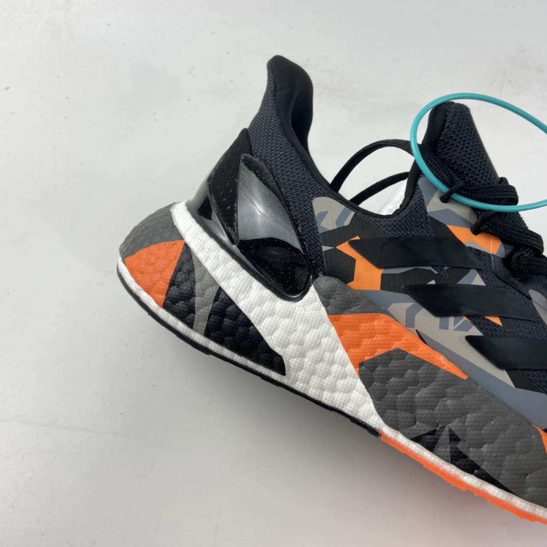 P220   Ad X9000L4 Boost 全新机能风系列 Boost休闲缓震运动跑鞋 FW8413