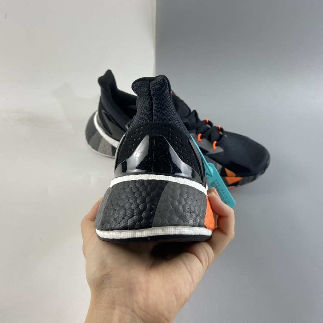 P220   Ad X9000L4 Boost 全新机能风系列 Boost休闲缓震运动跑鞋 FW8413