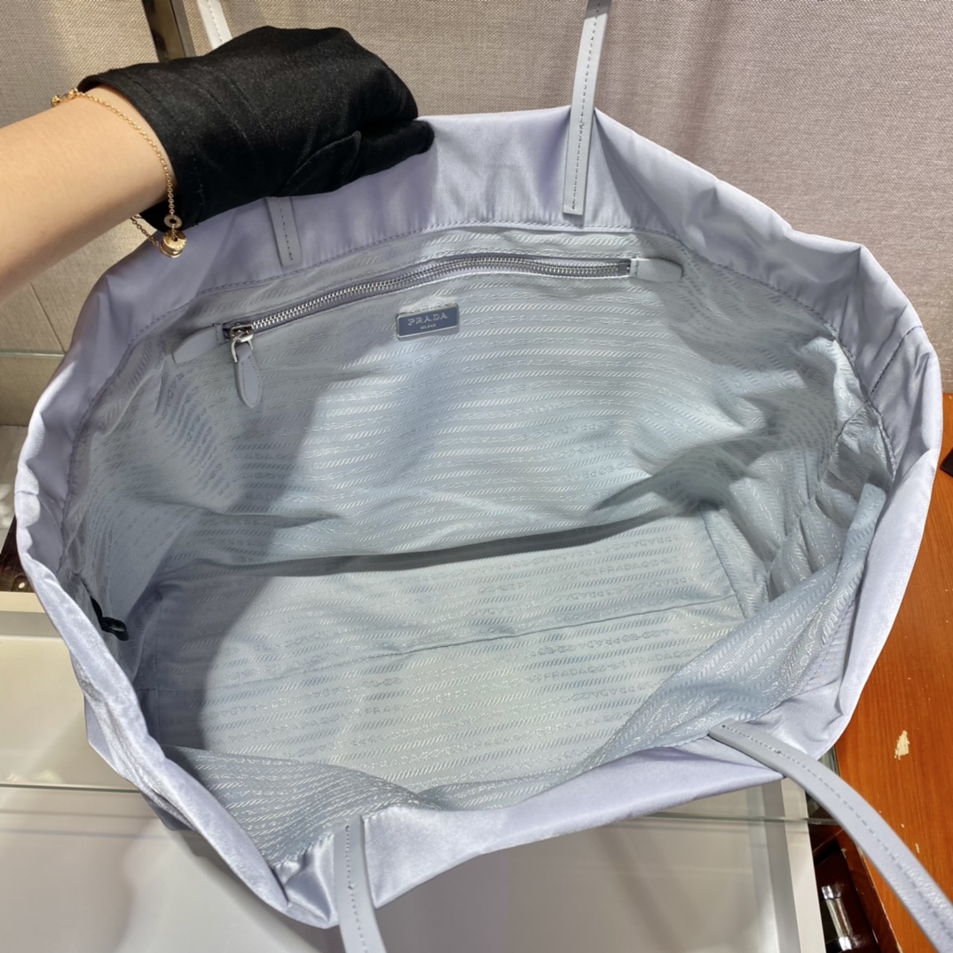 PRADA普拉达再生尼龙面料中号托特包1BG107