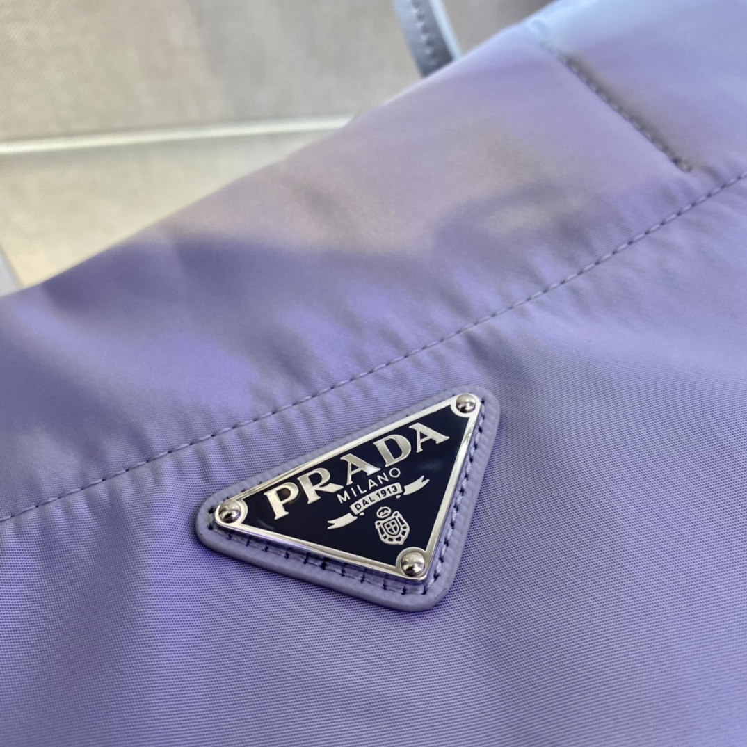 PRADA普拉达再生尼龙面料中号托特包1BG107